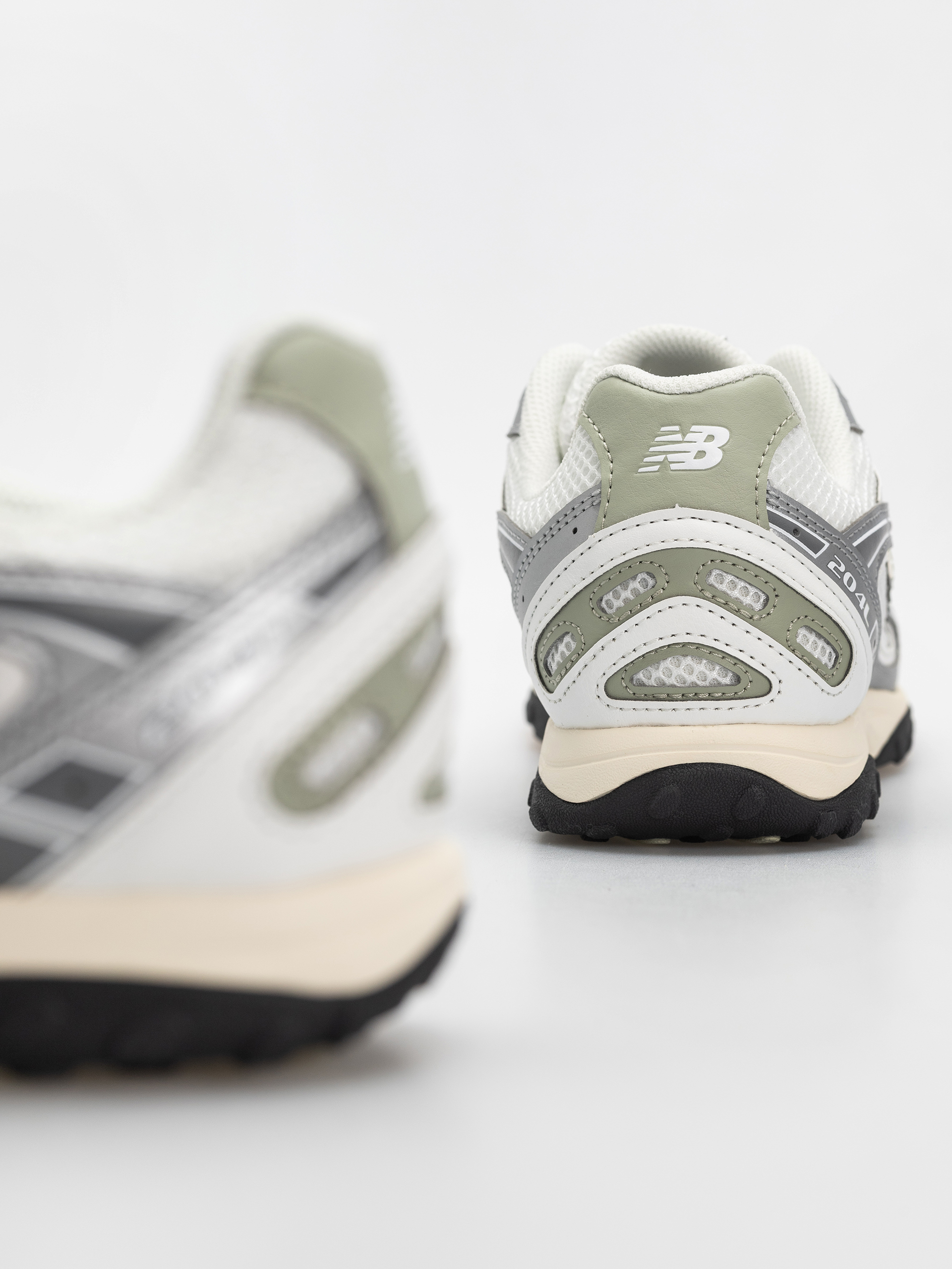 Обувки New Balance 204 (silver metallic/garter snake swb)