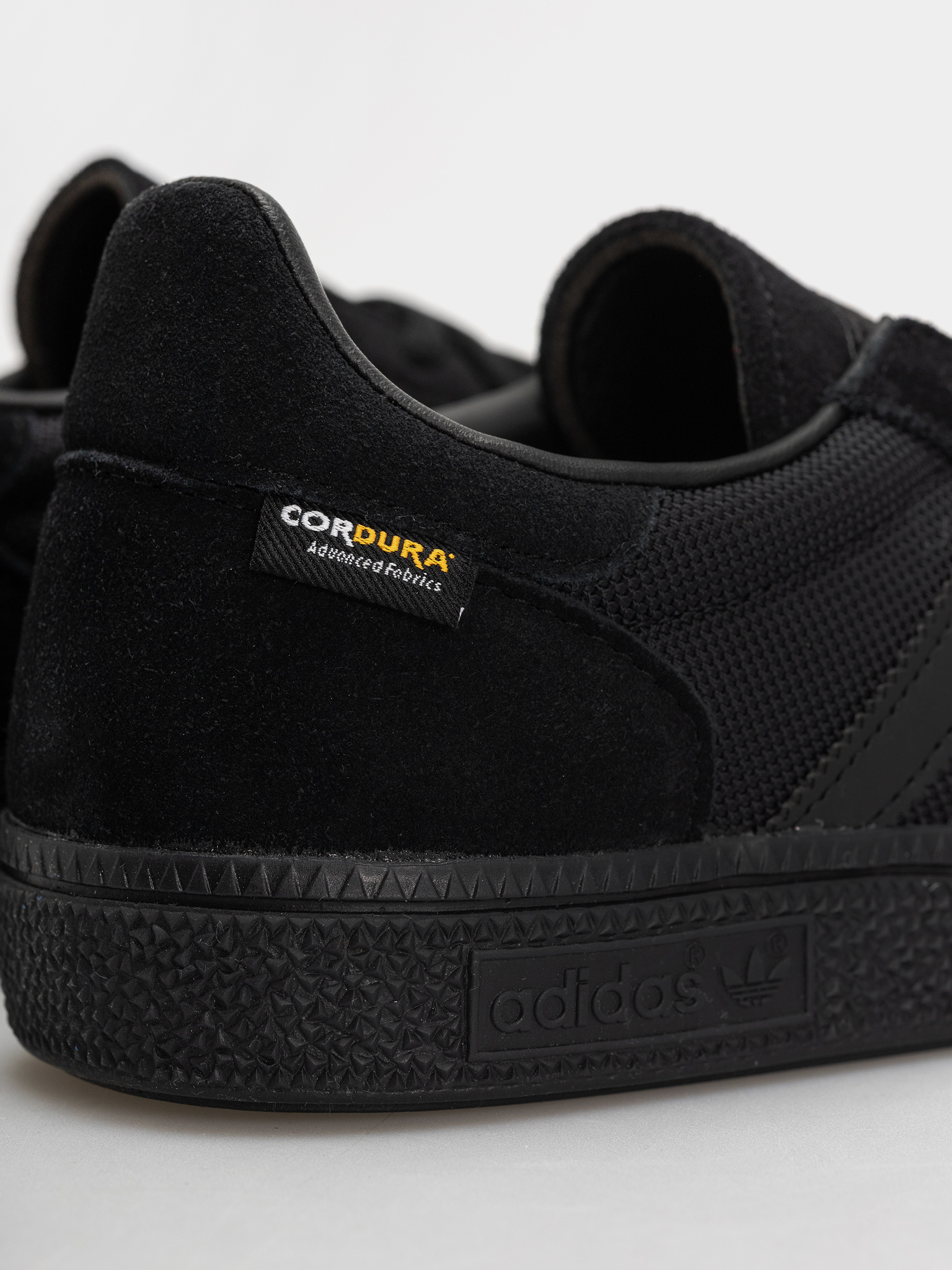 Обувки adidas Handball Spezial (core black/core black/carbon)