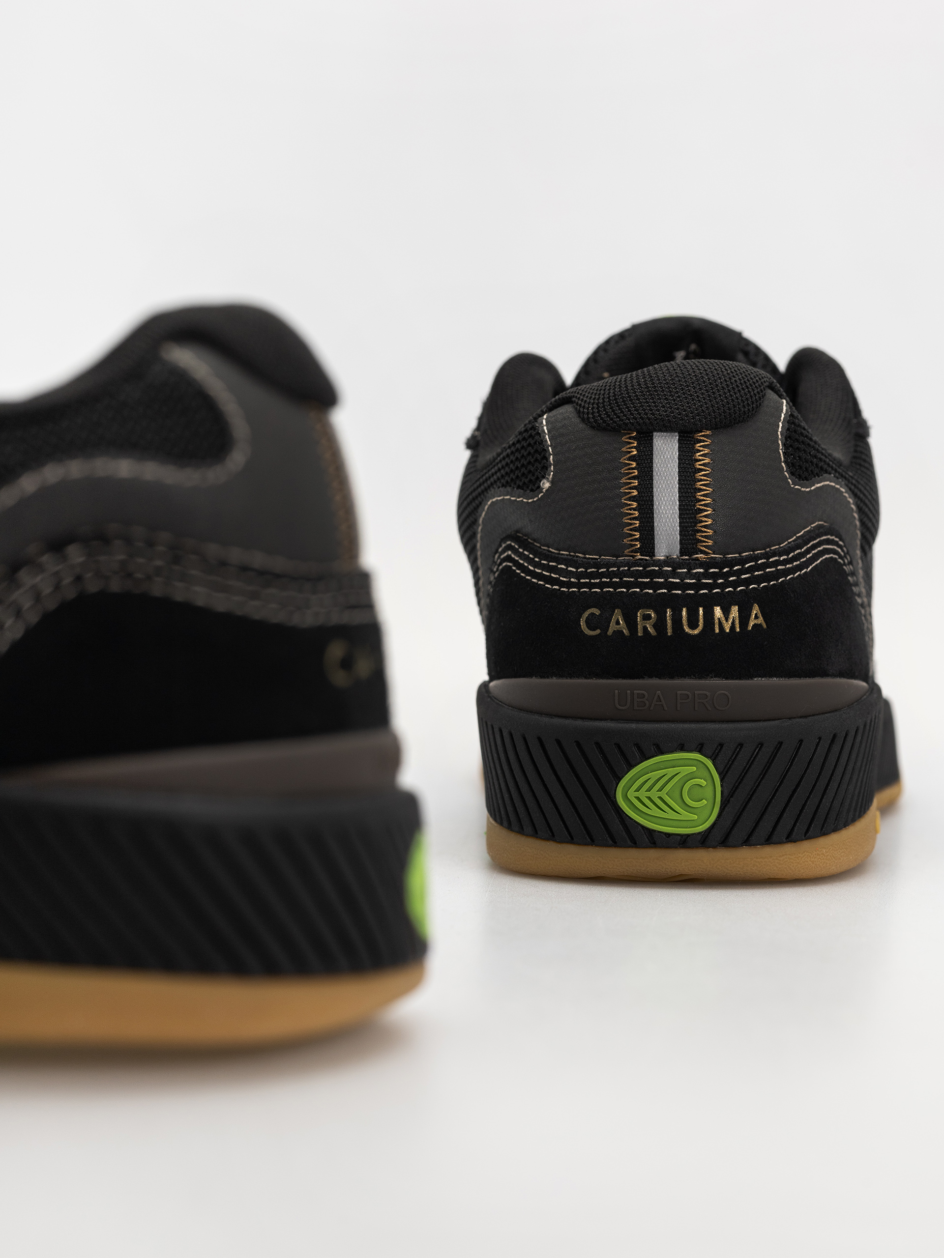 Обувки Cariuma Uba Pro (black suede and mesh silver cloud logo)