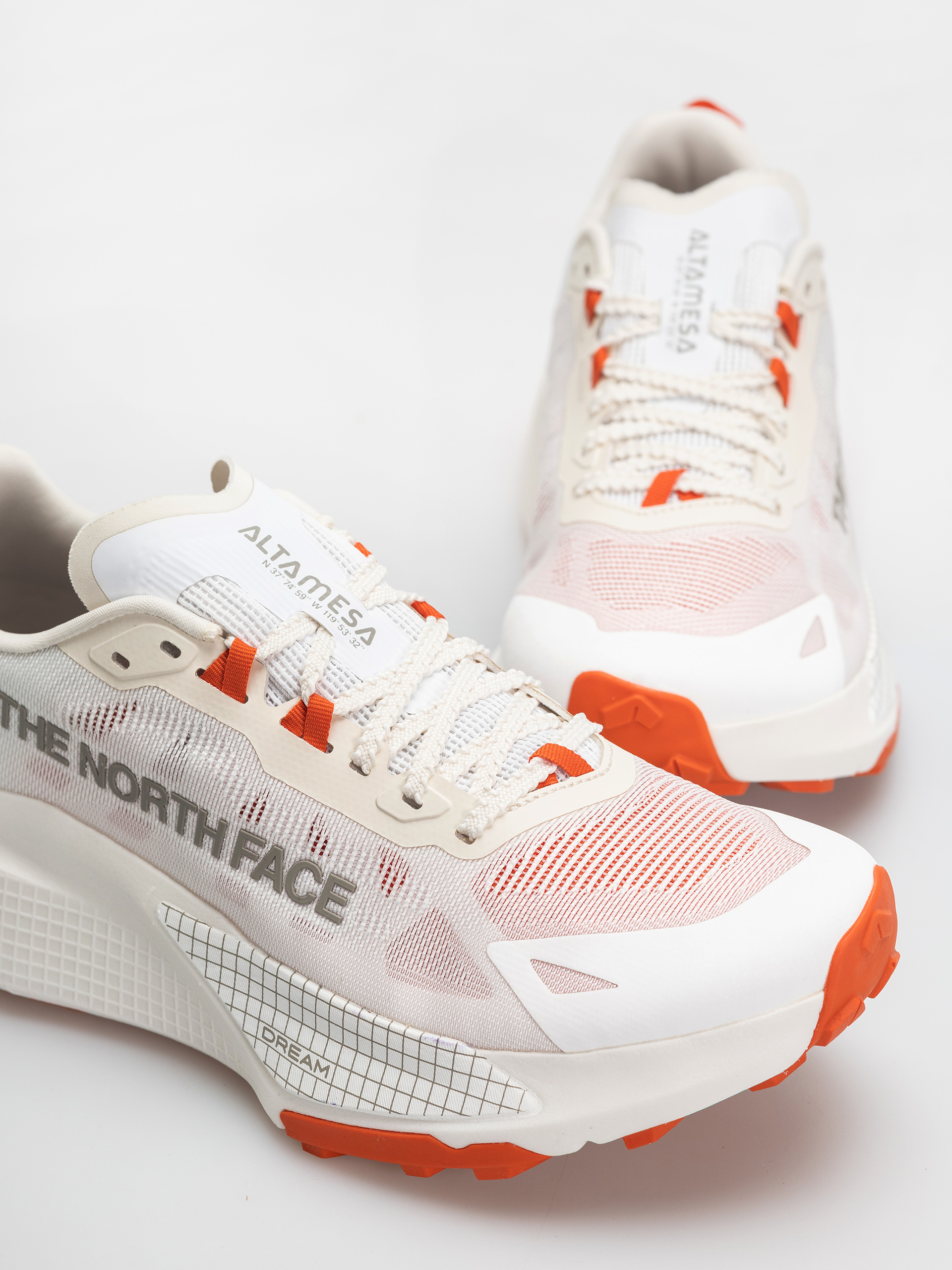 Обувки The North Face Altamesa 500 V2 (tnf white/lava)