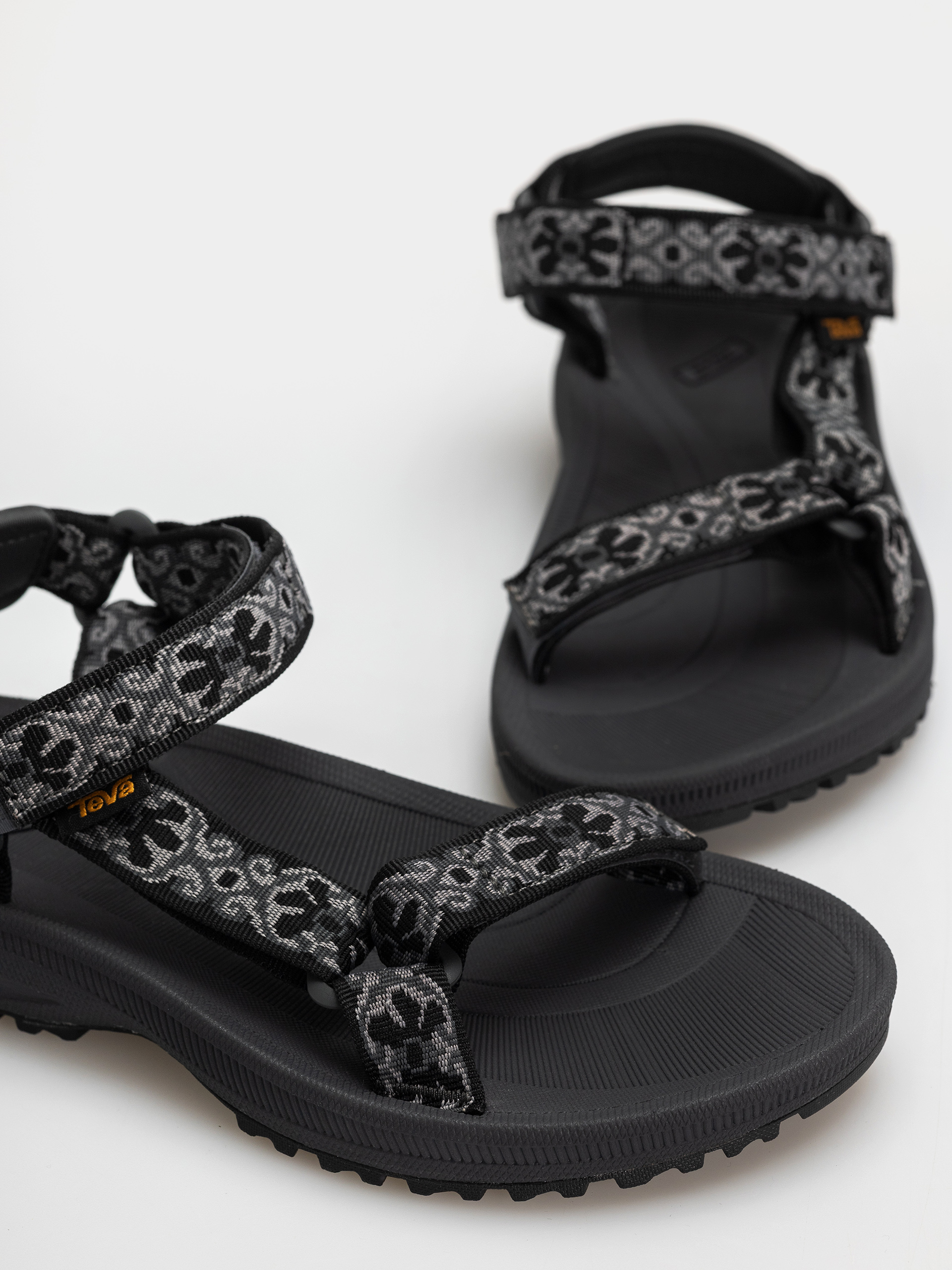 Сандали Teva Winsted Wmn (archive floral black/grey)