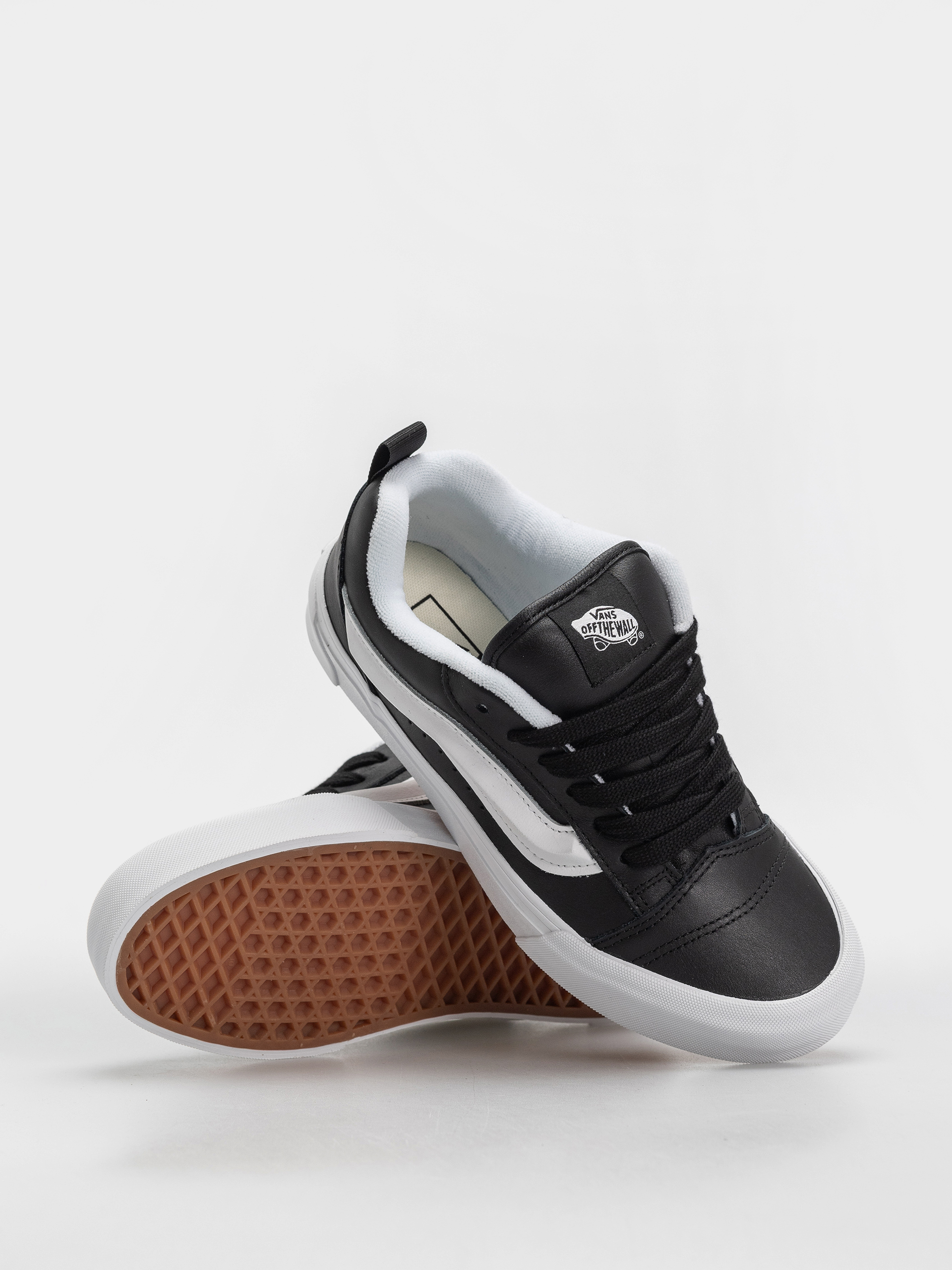 Обувки Vans Knu Skool (black/true whit)
