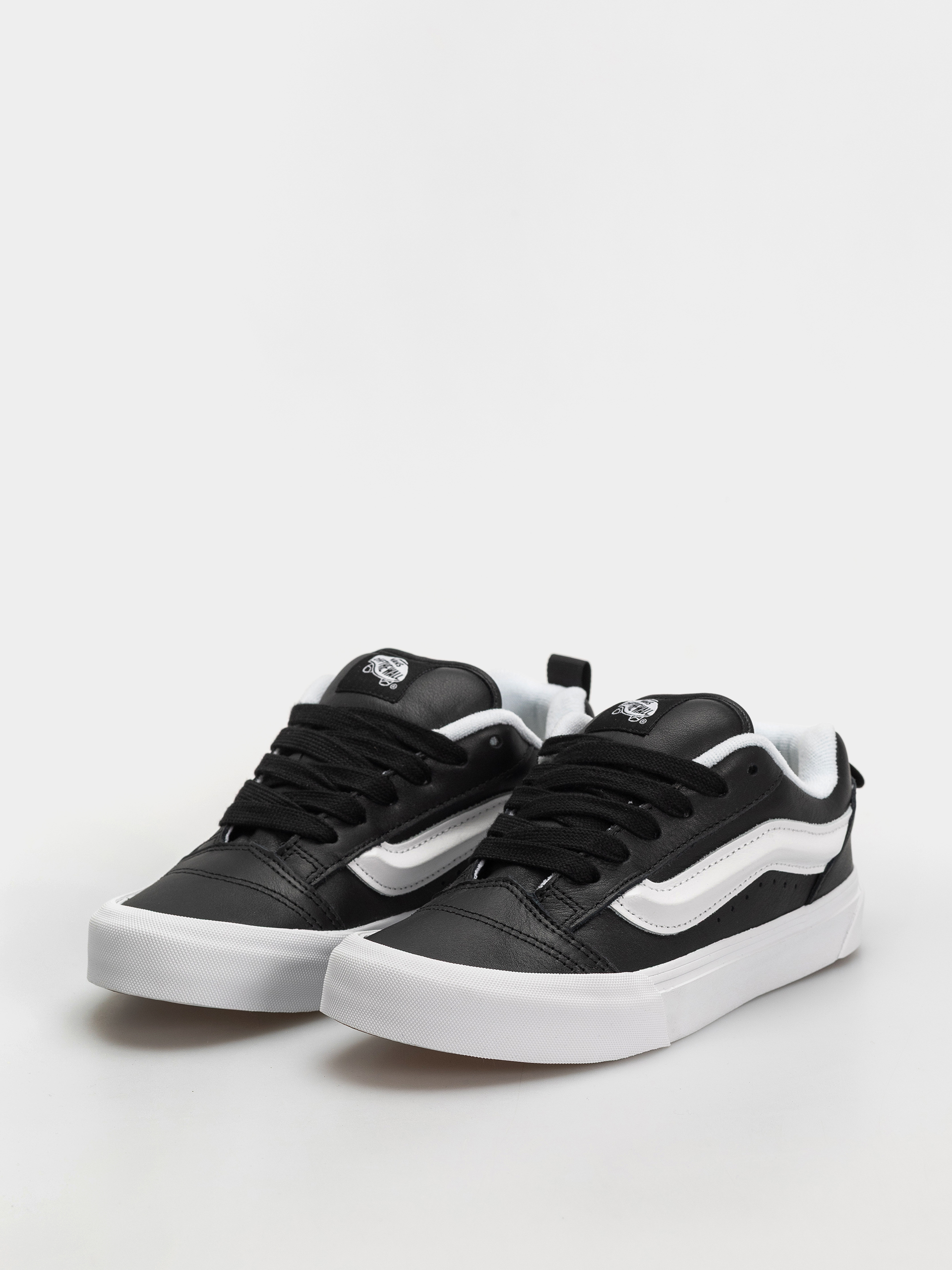 Обувки Vans Knu Skool (black/true whit)