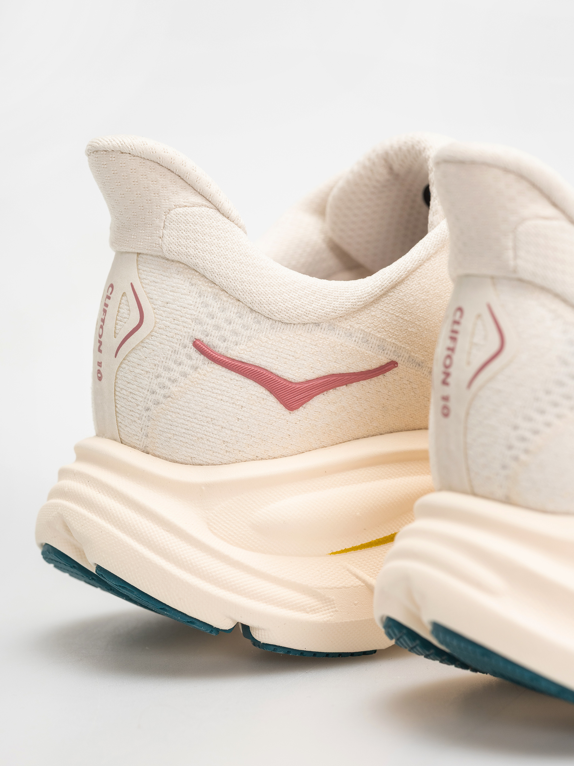 Обувки Hoka Clifton 10 Wmn (birch/alabaster)