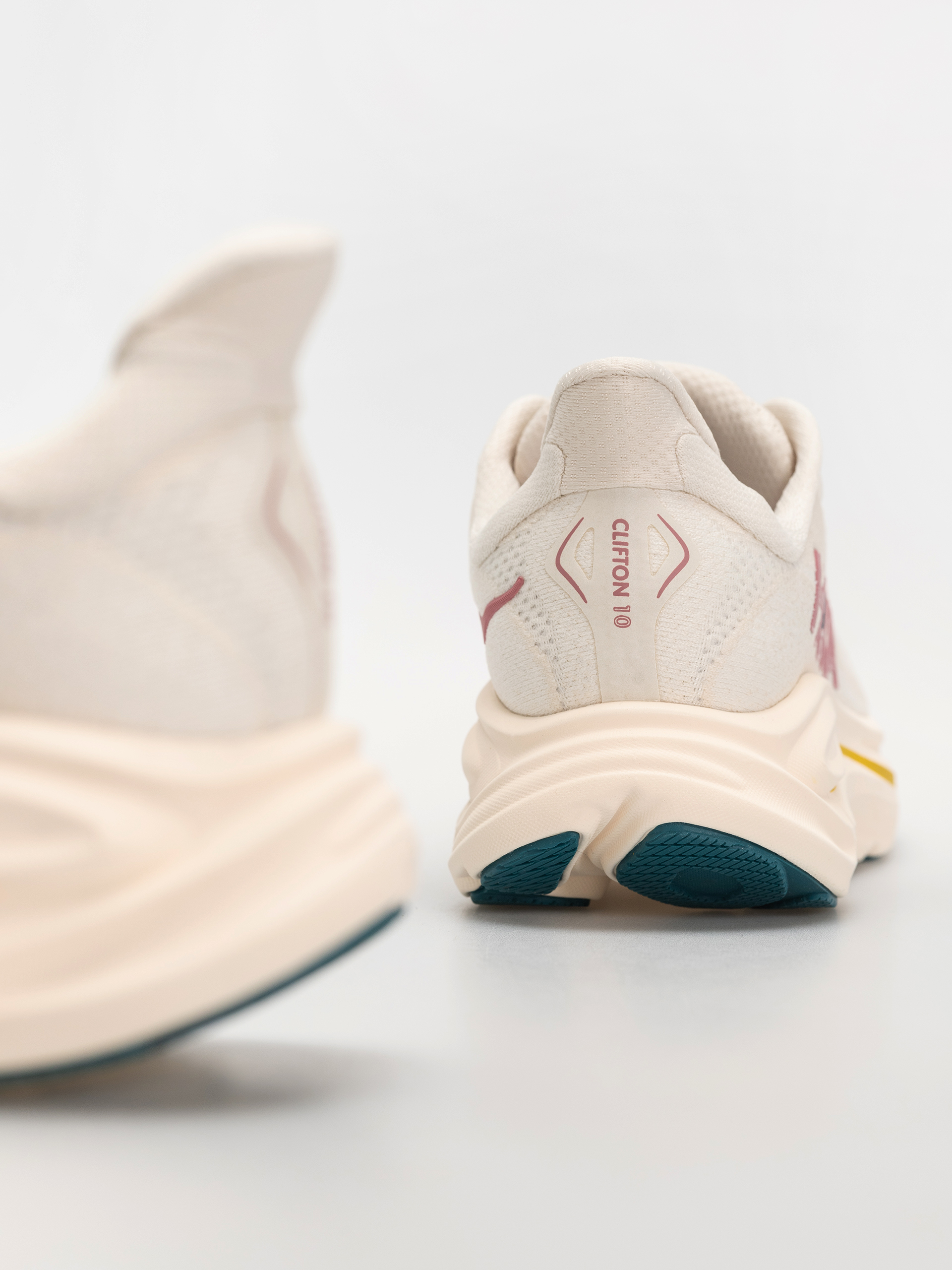 Обувки Hoka Clifton 10 Wmn (birch/alabaster)