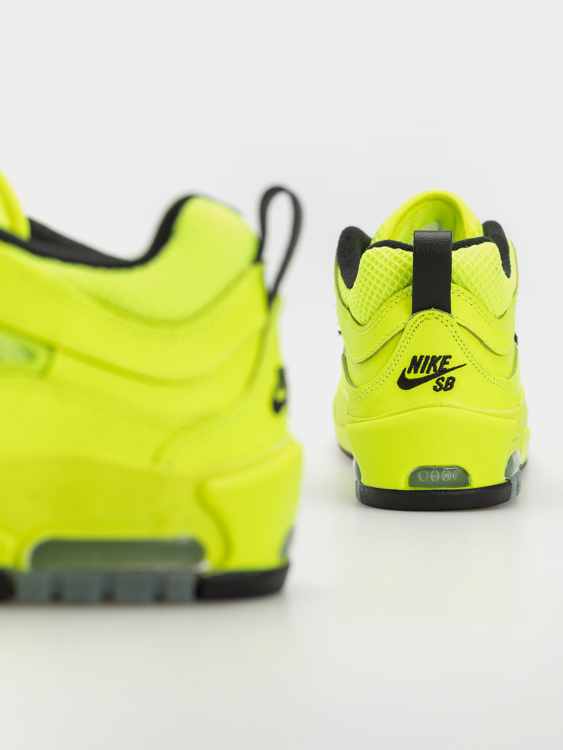 Обувки Nike SB Air Max Ishod Premium (volt/black/volt/black)