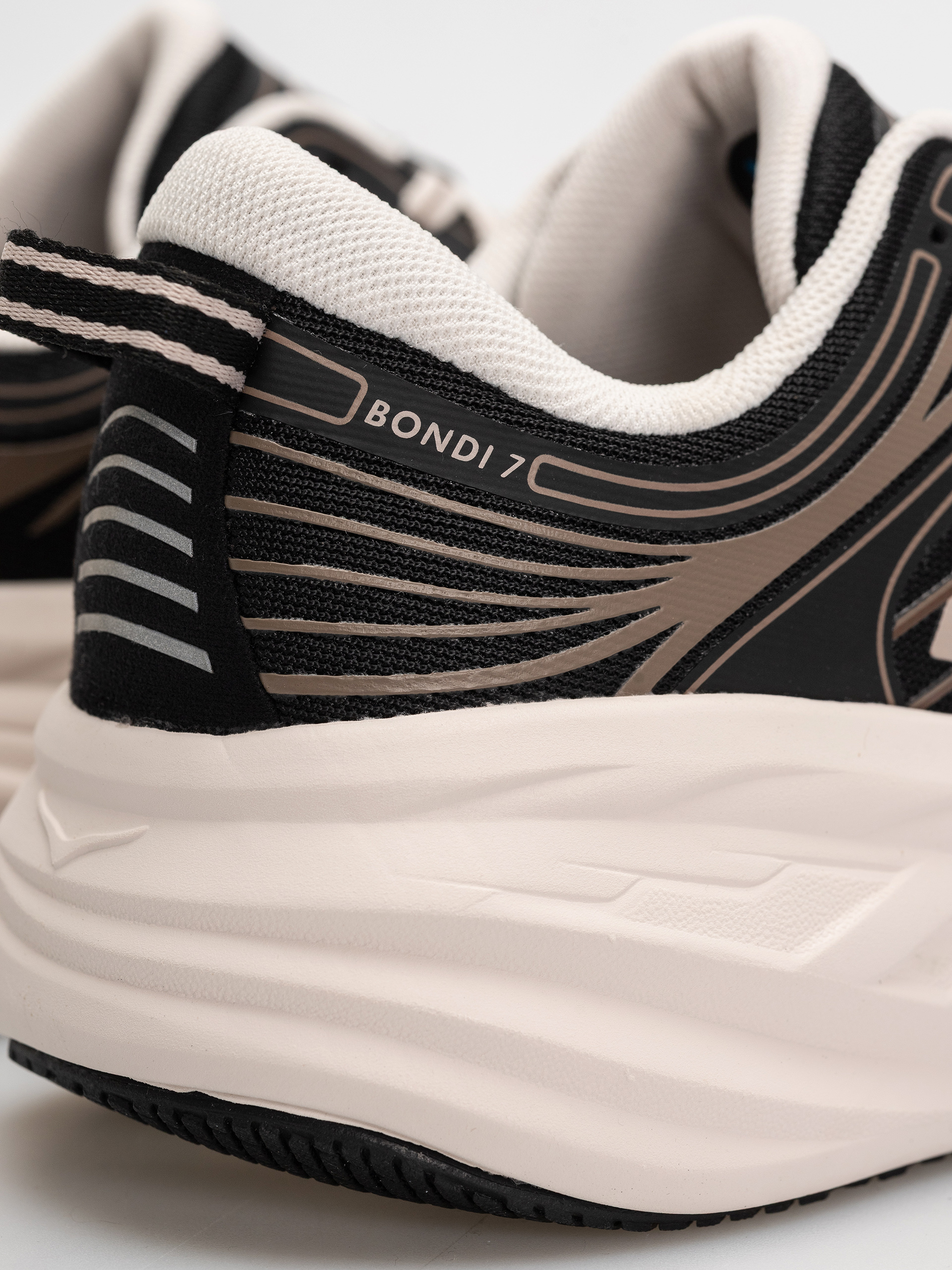 Обувки Hoka Bondi 7 Wmn (black/rose cream)