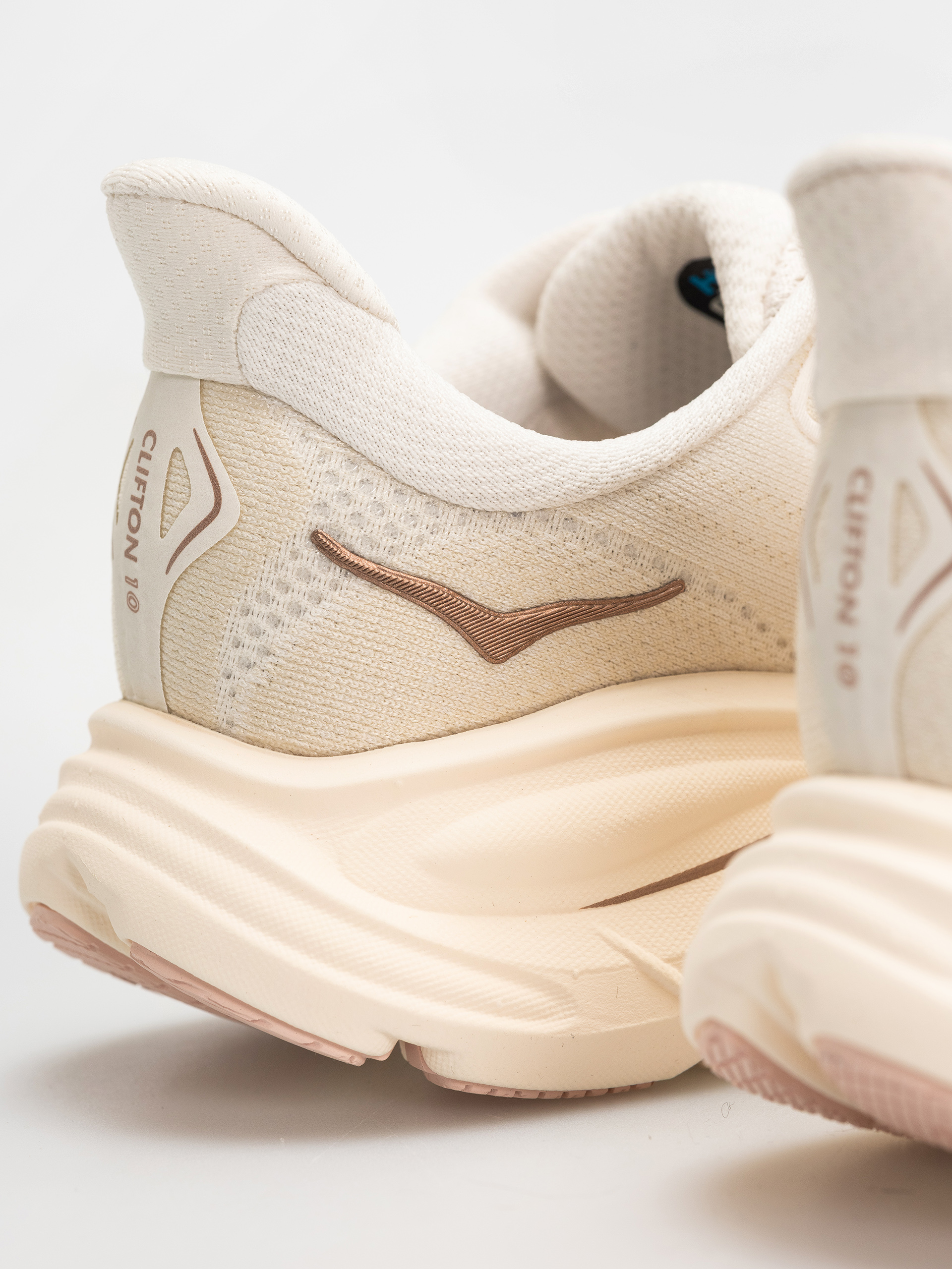 Обувки Hoka Clifton 10 Wmn (alabaster/rose gold)