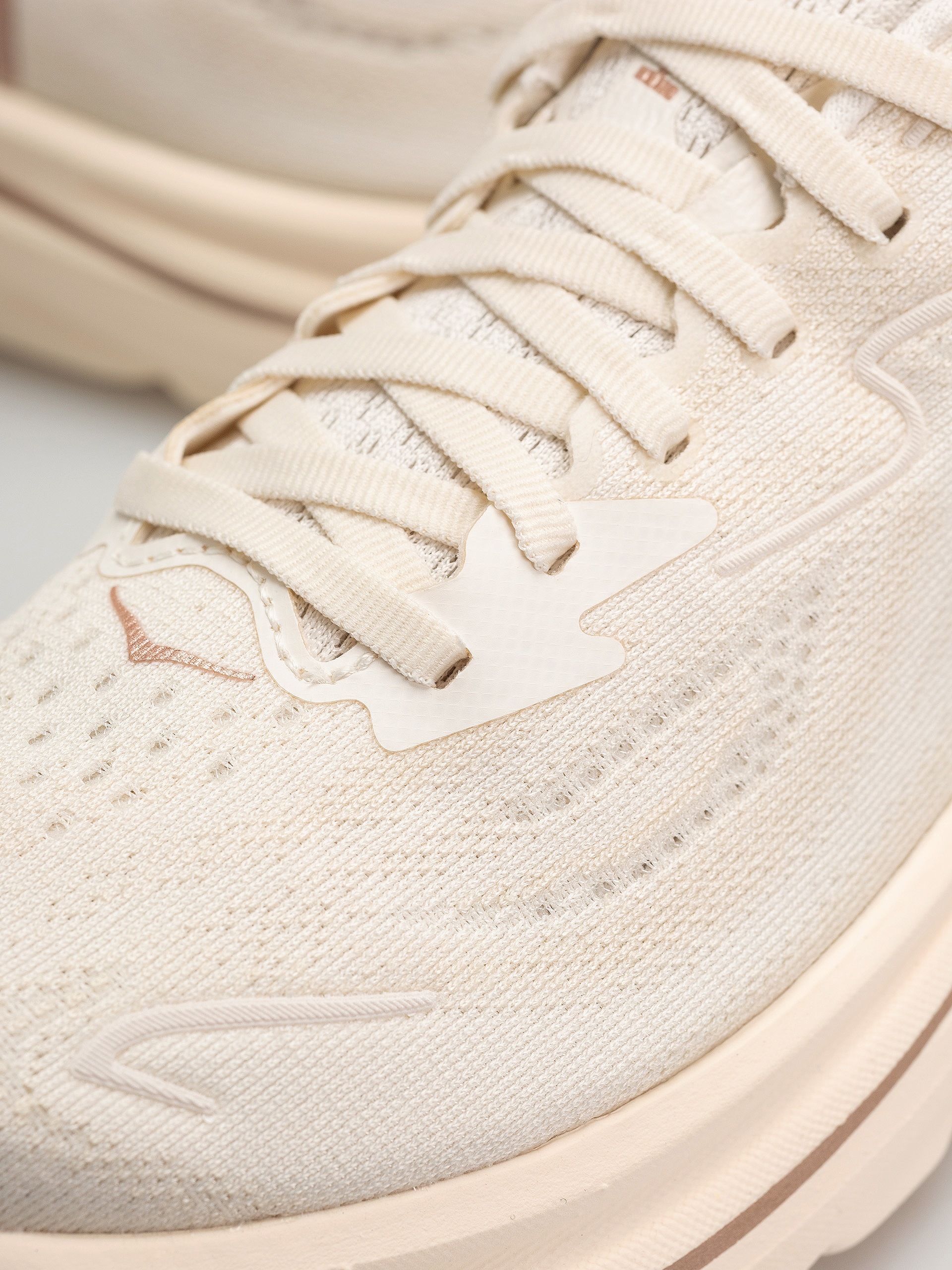 Обувки Hoka Clifton 10 Wmn (alabaster/rose gold)