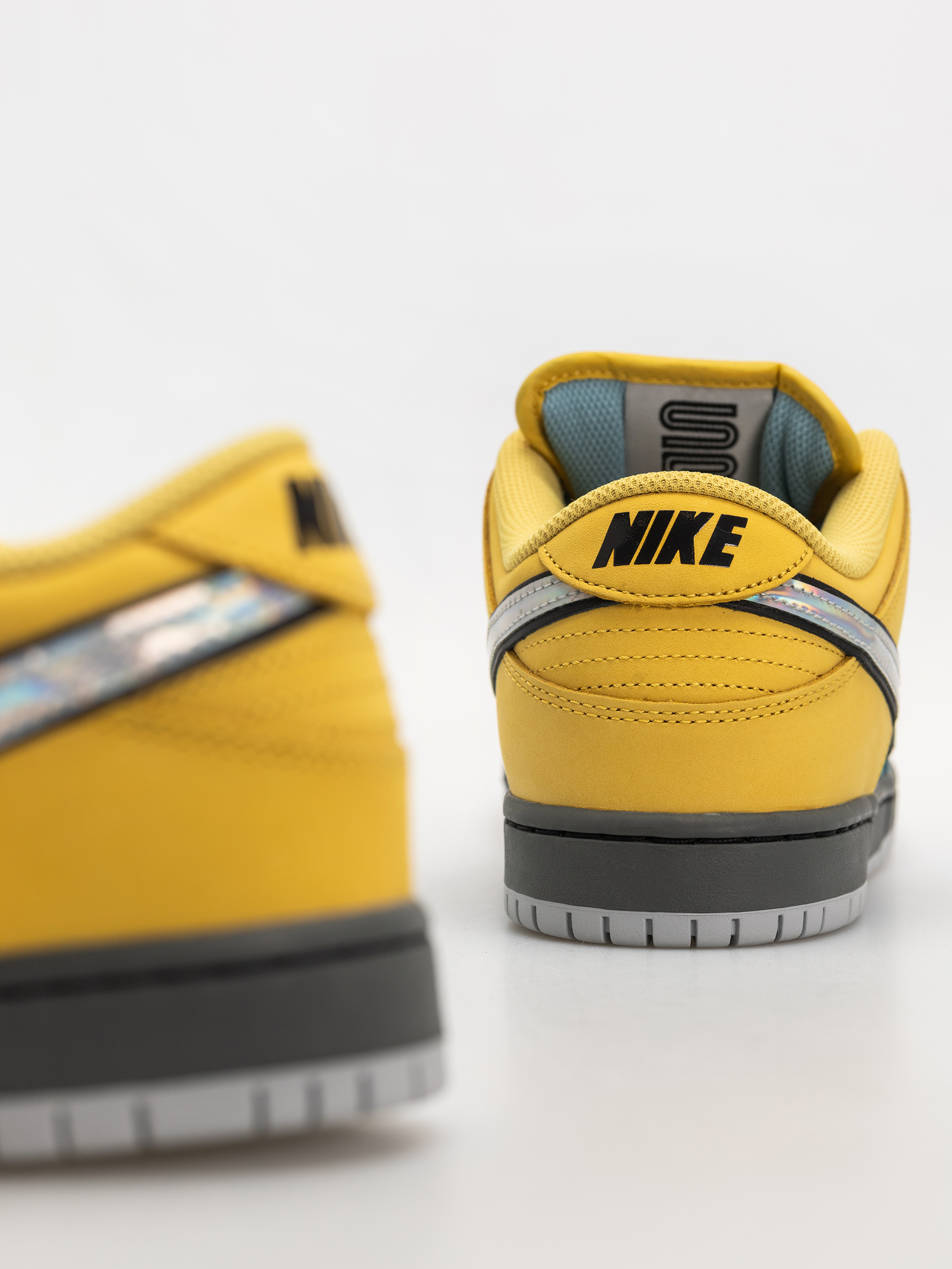 Обувки Nike SB Dunk Low Pro (lightening/wolf grey/denim turq)