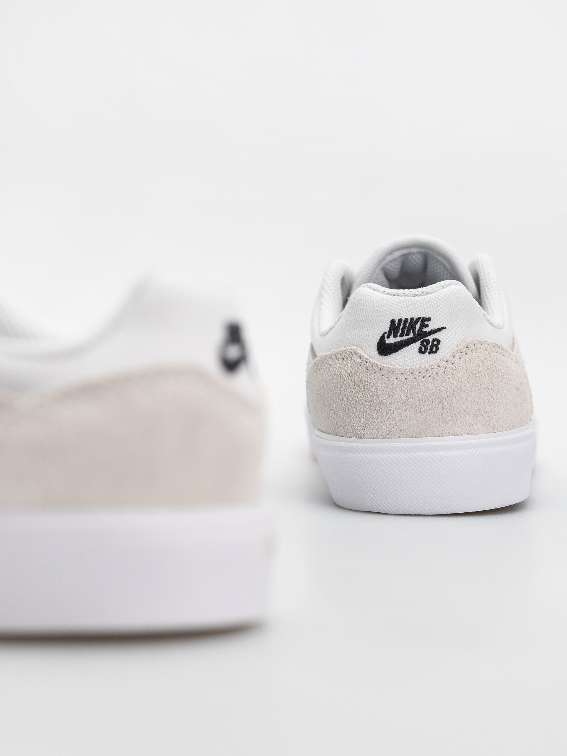 Обувки Nike SB Malor (white/black/summit white/gum light brown)