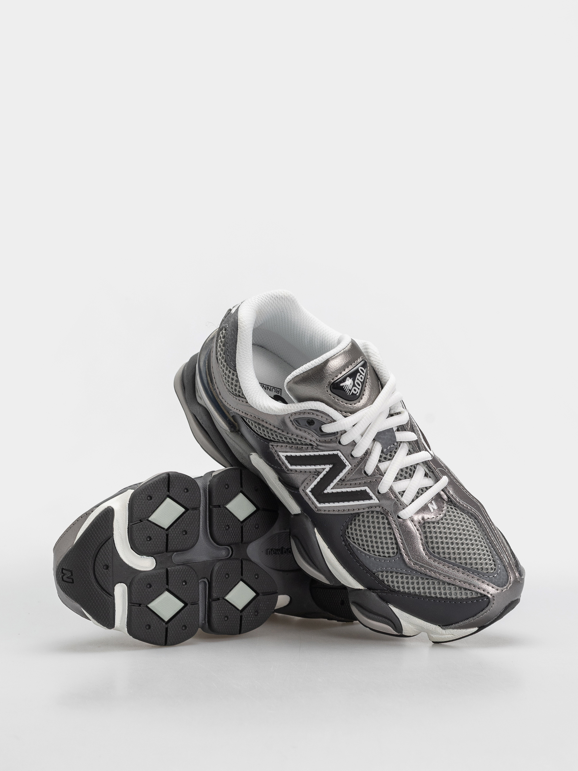 Обувки New Balance 9060 JR (magnet/faded black)