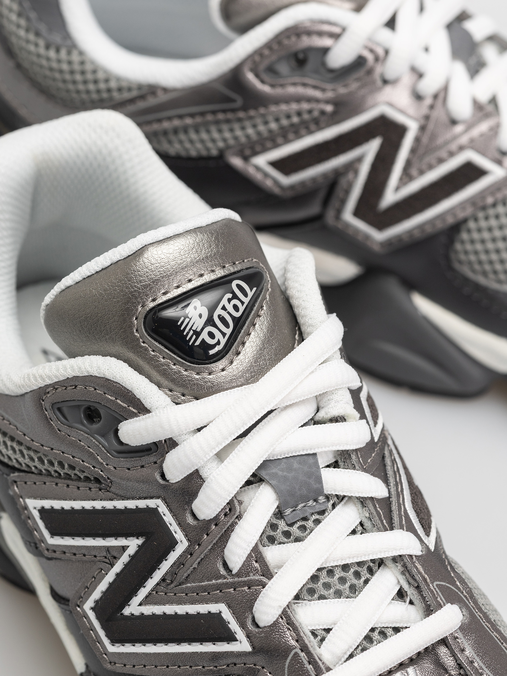 Обувки New Balance 9060 JR (magnet/faded black)