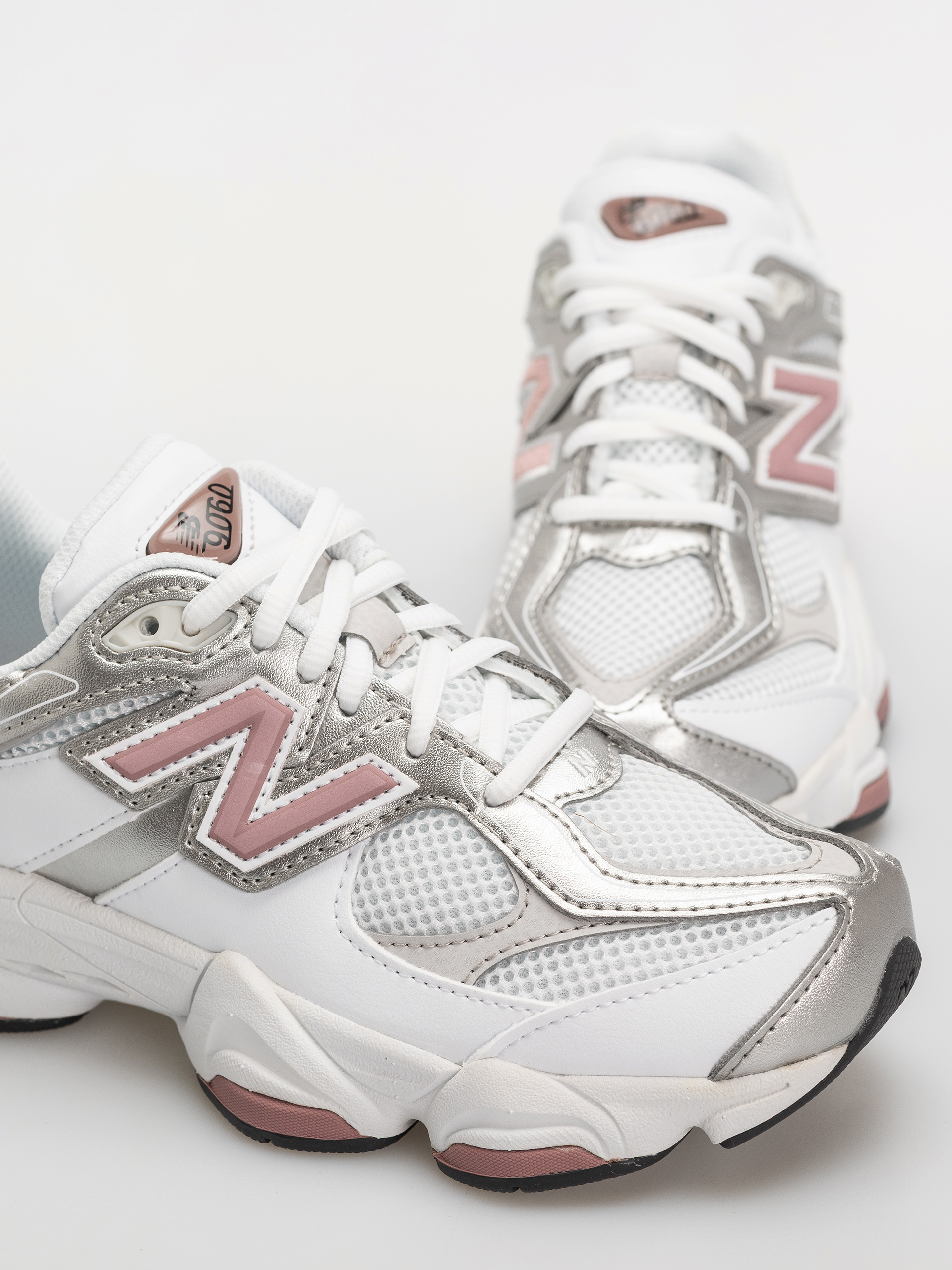Обувки New Balance 9060 JR (103 white/rosewood)