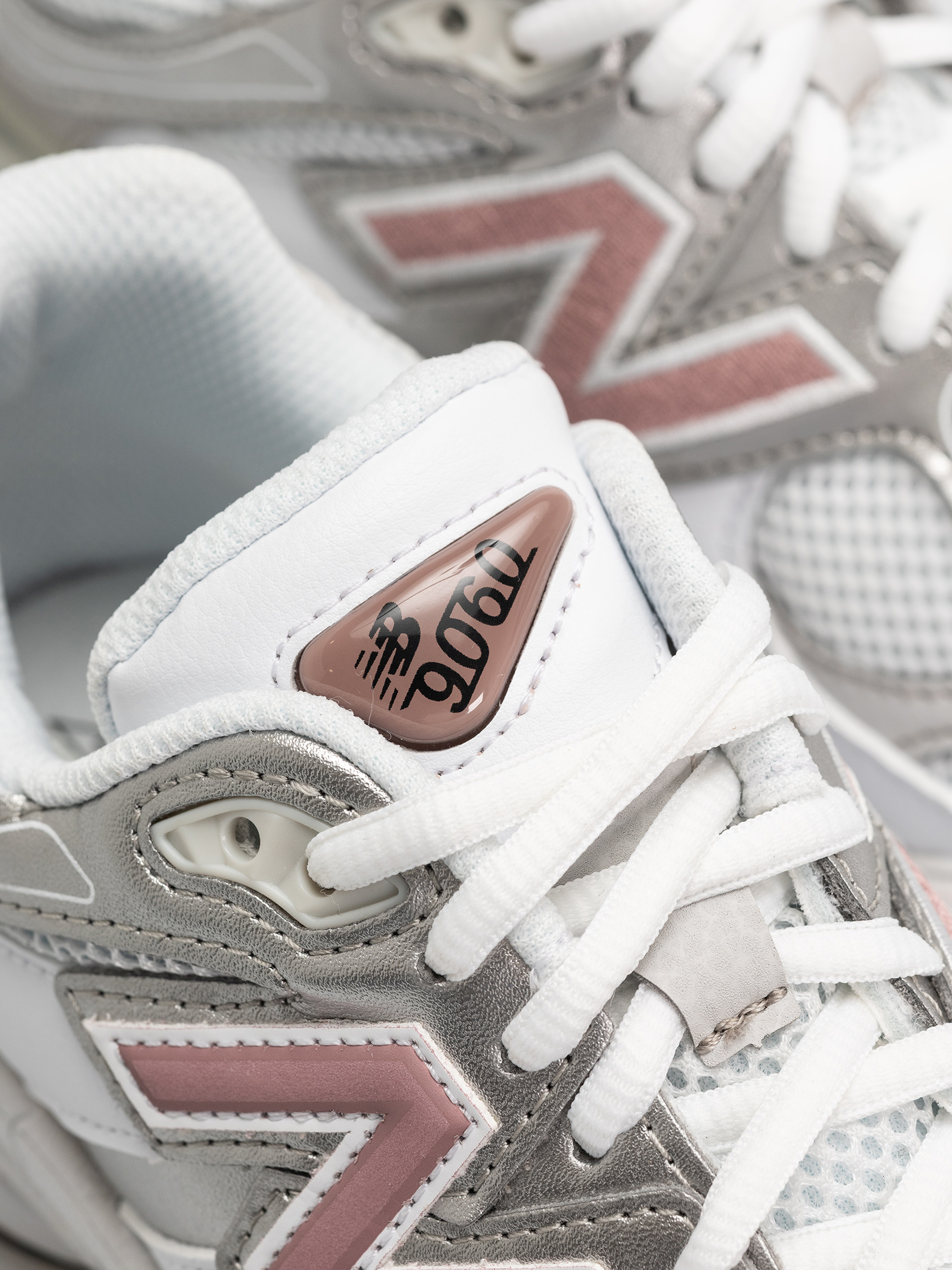 Обувки New Balance 9060 JR (103 white/rosewood)