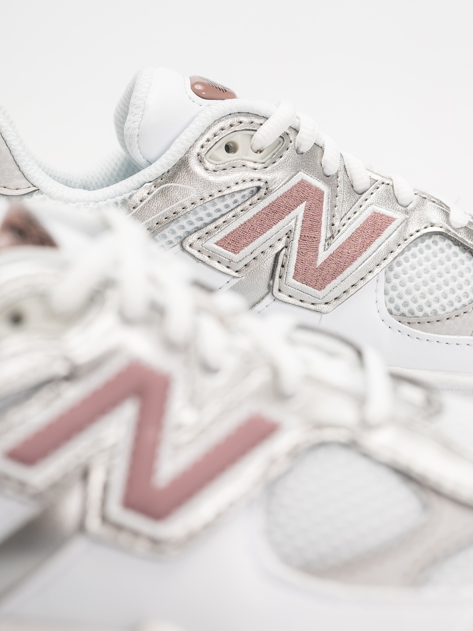 Обувки New Balance 9060 JR (103 white/rosewood)