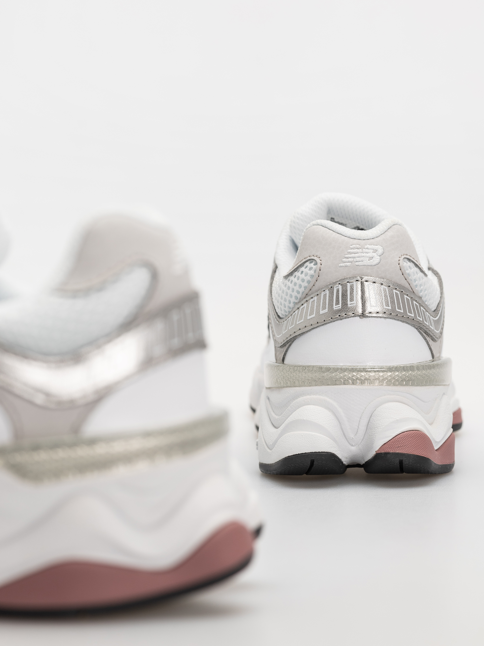 Обувки New Balance 9060 JR (103 white/rosewood)