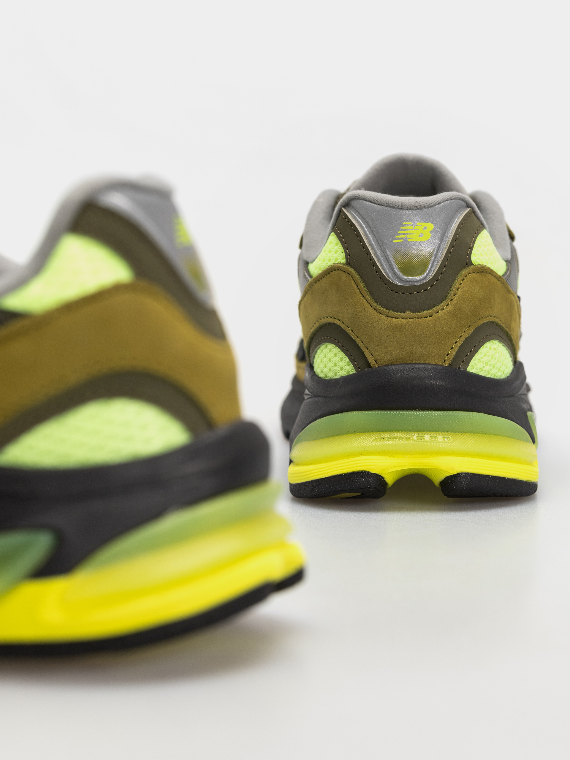 Обувки New Balance 2010 (sea moss/afterglow/alkaline green)