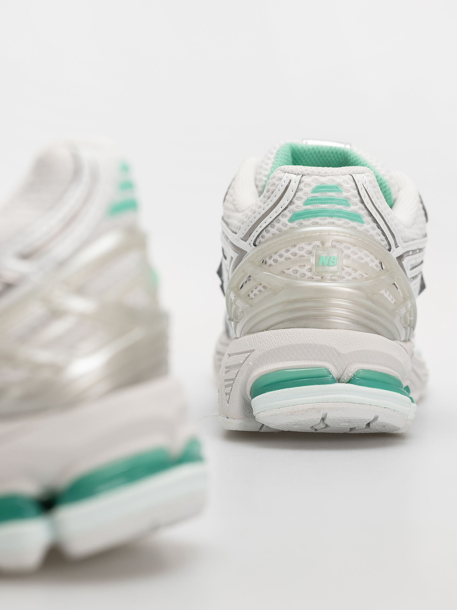 Обувки New Balance 1906 (103 white/deep end)