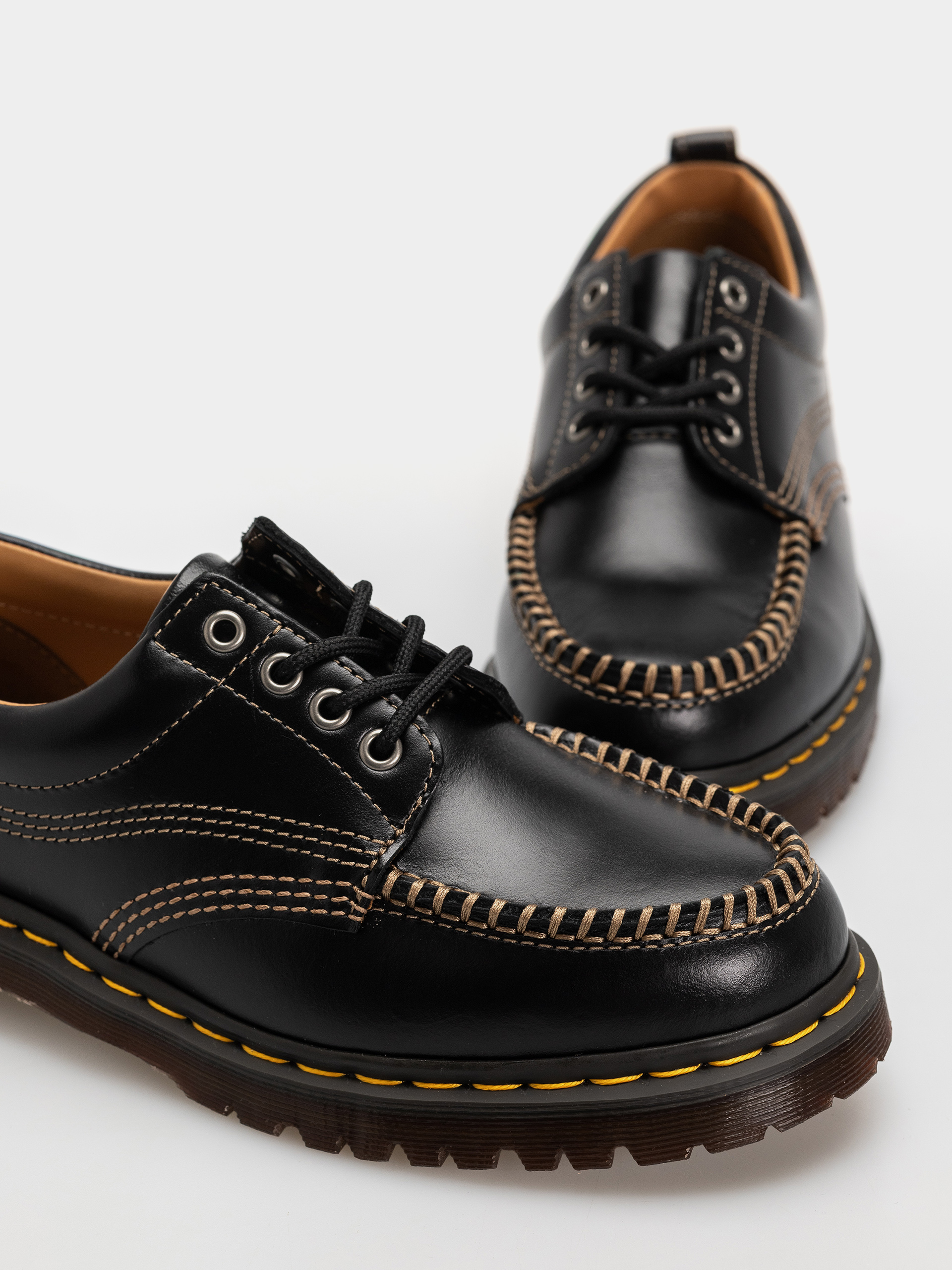 Обувки Dr. Martens Lowell (black analine)