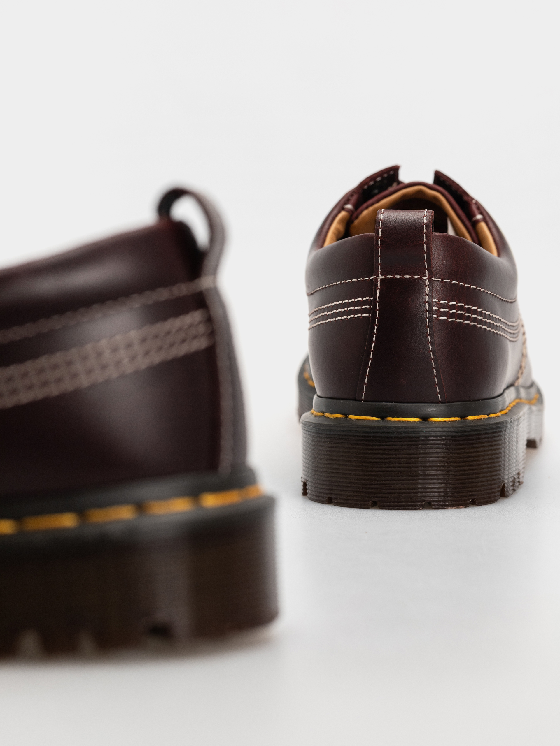 Обувки Dr. Martens Lowell (cherry red orleans)