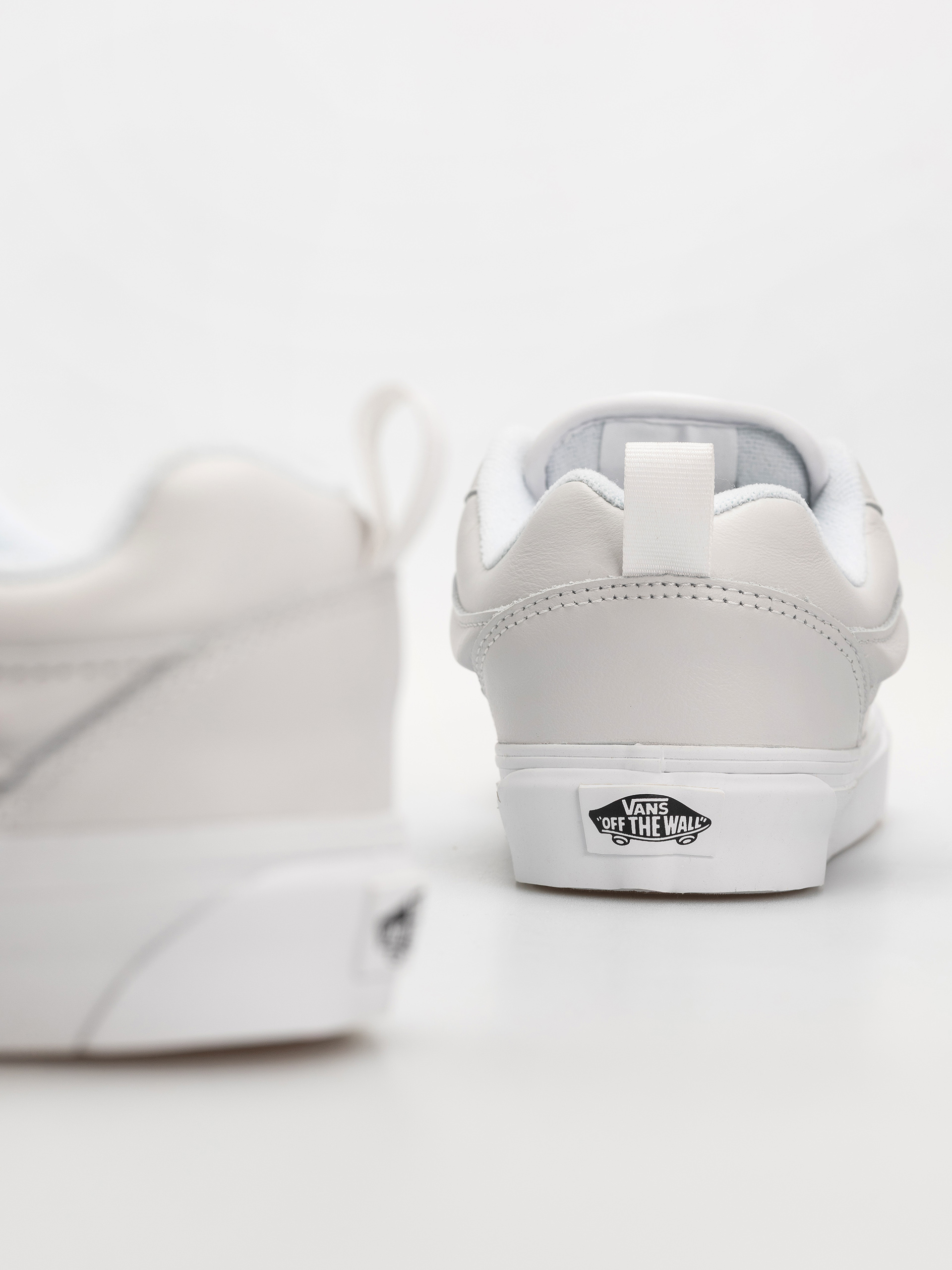 Обувки Vans Knu Skool (true white/true)
