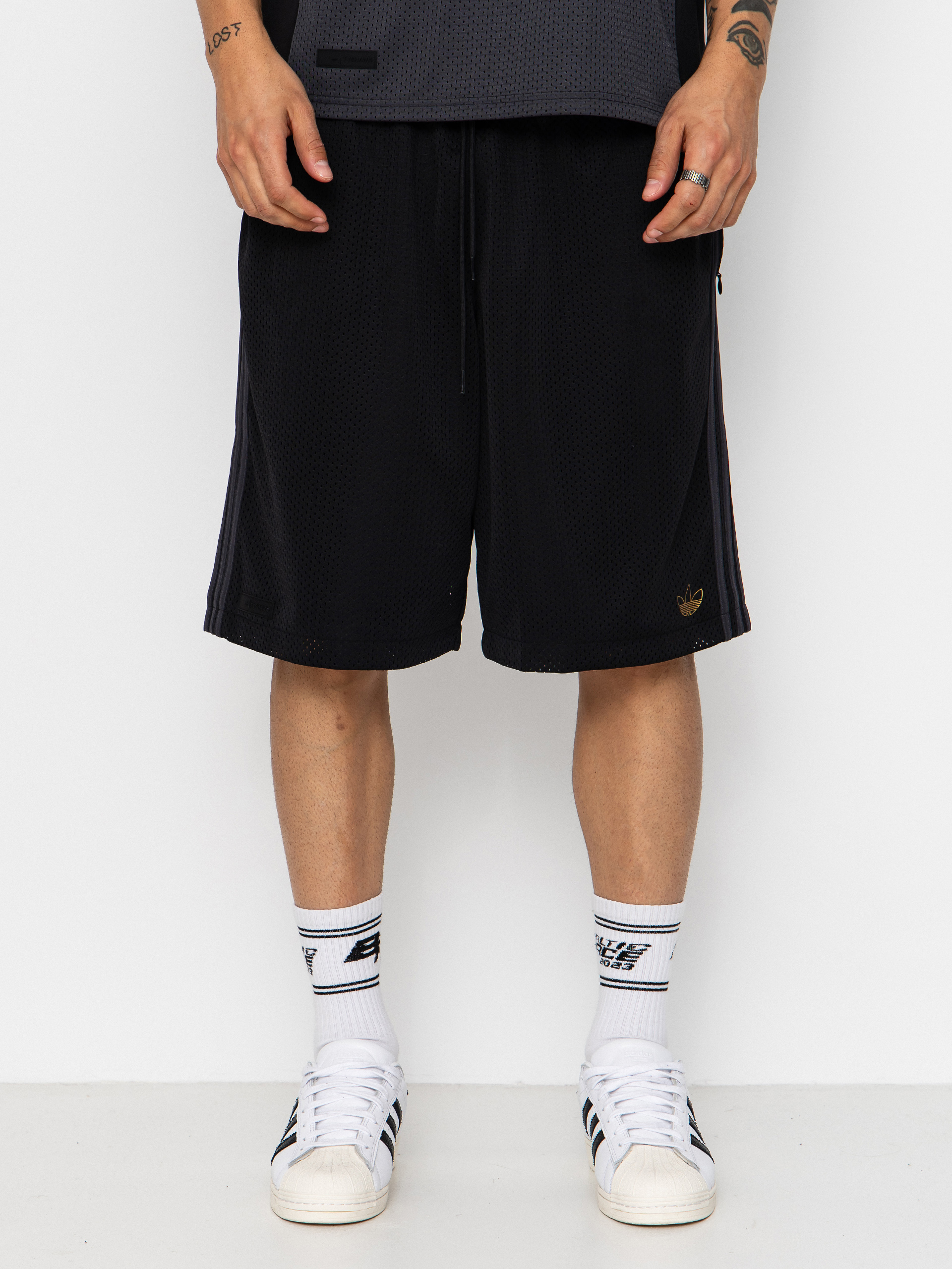 Къси панталони adidas Tyshawn B (black/magold/carbon)