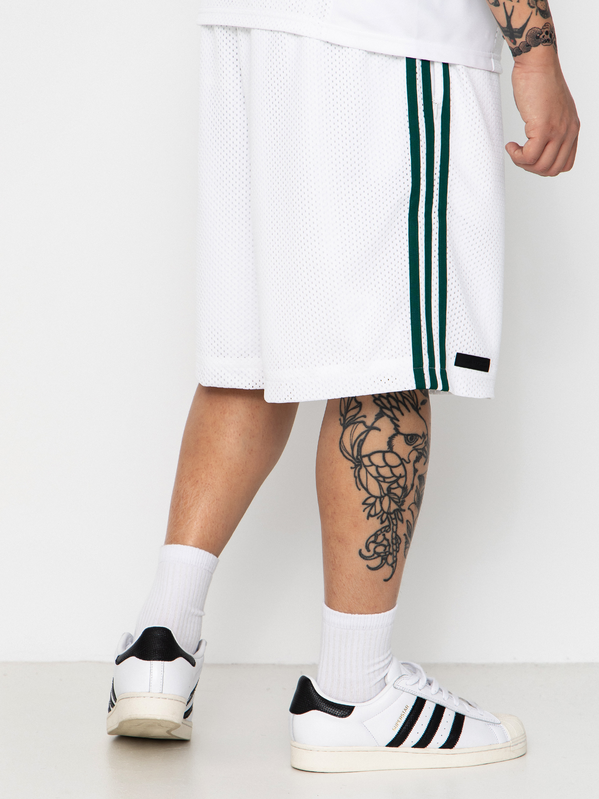 Къси панталони adidas Tyshawn B (white/magold/cgreen)