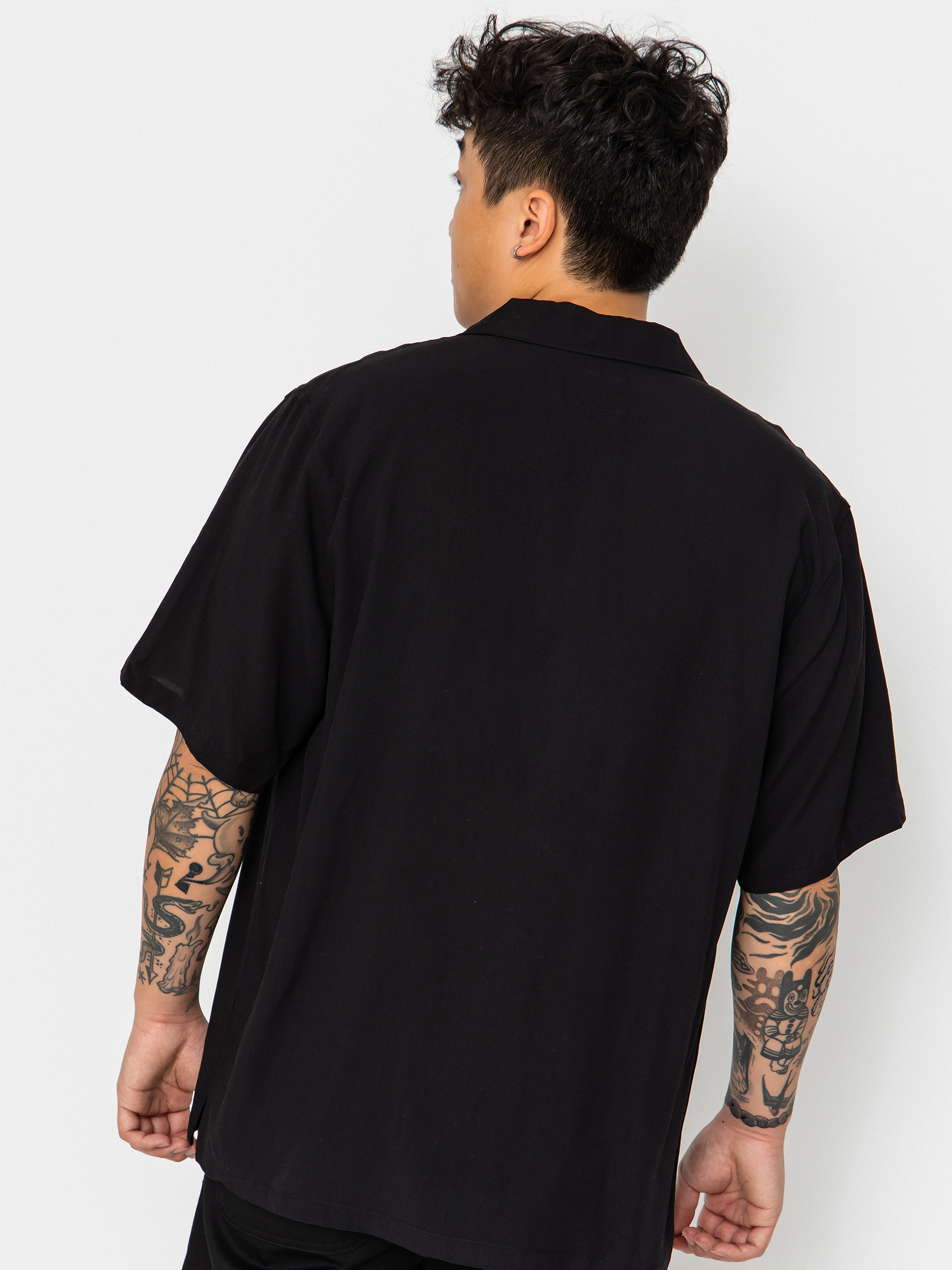 Риза HUF Dogged Resort (black)