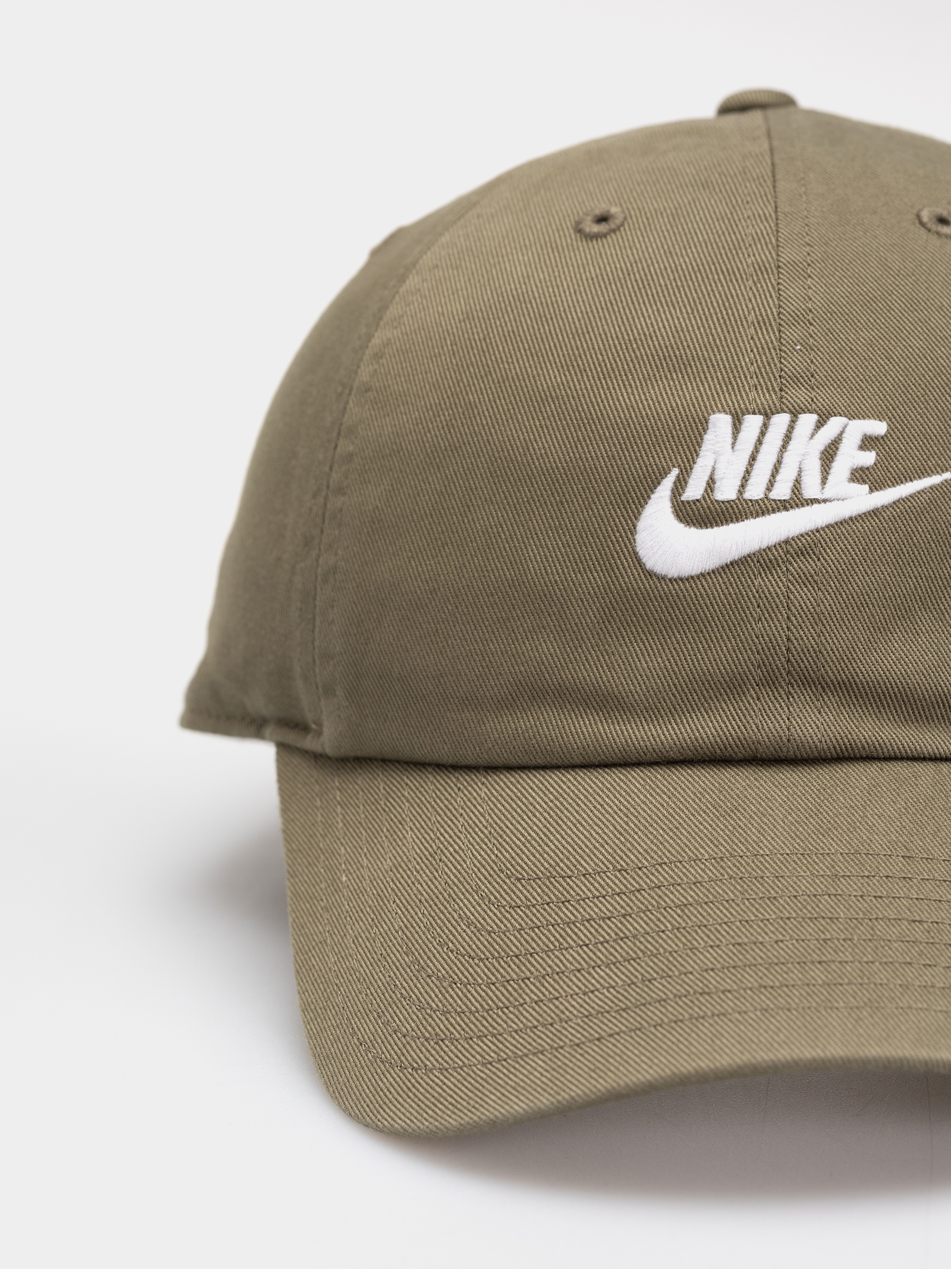 Шапка с козирка Nike SB Club (medium olive/white)