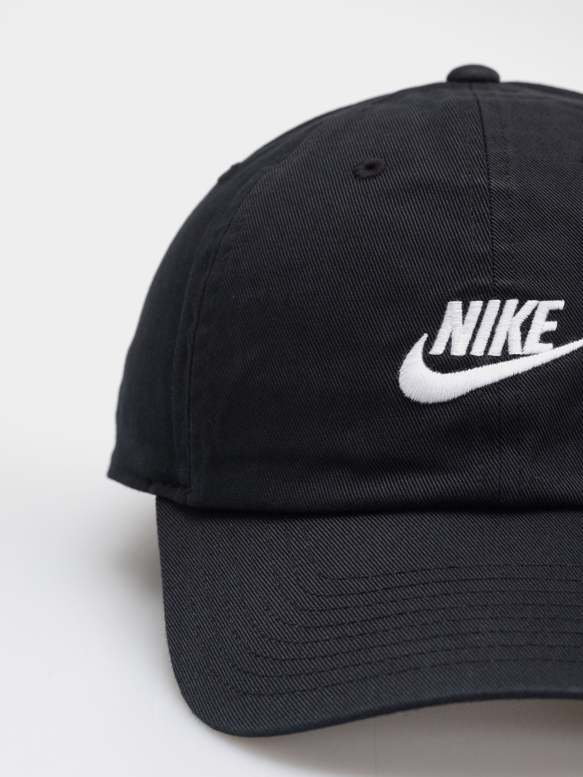 Шапка с козирка Nike SB Club (black/white)
