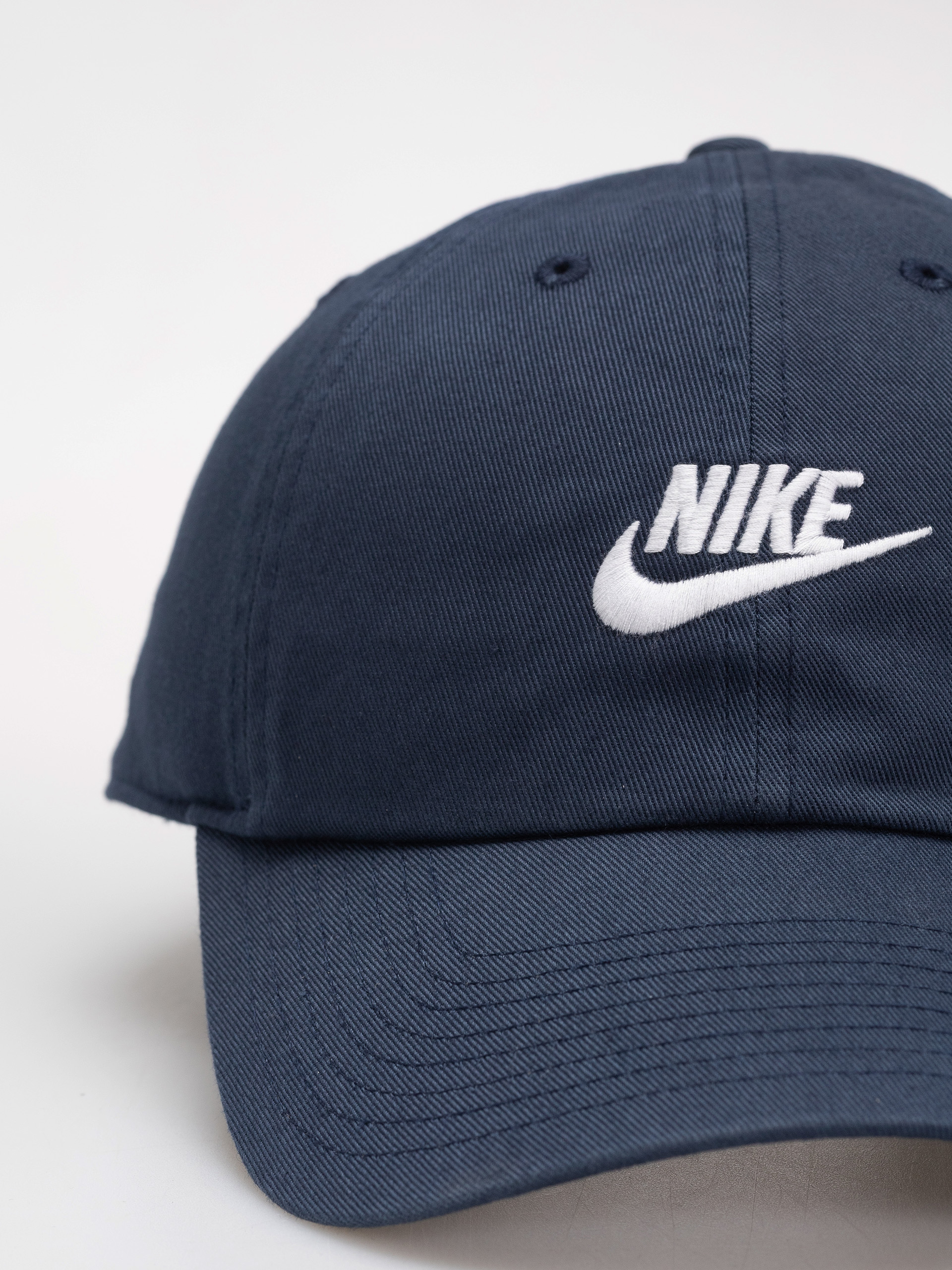 Шапка с козирка Nike SB Club (obsidian/white)