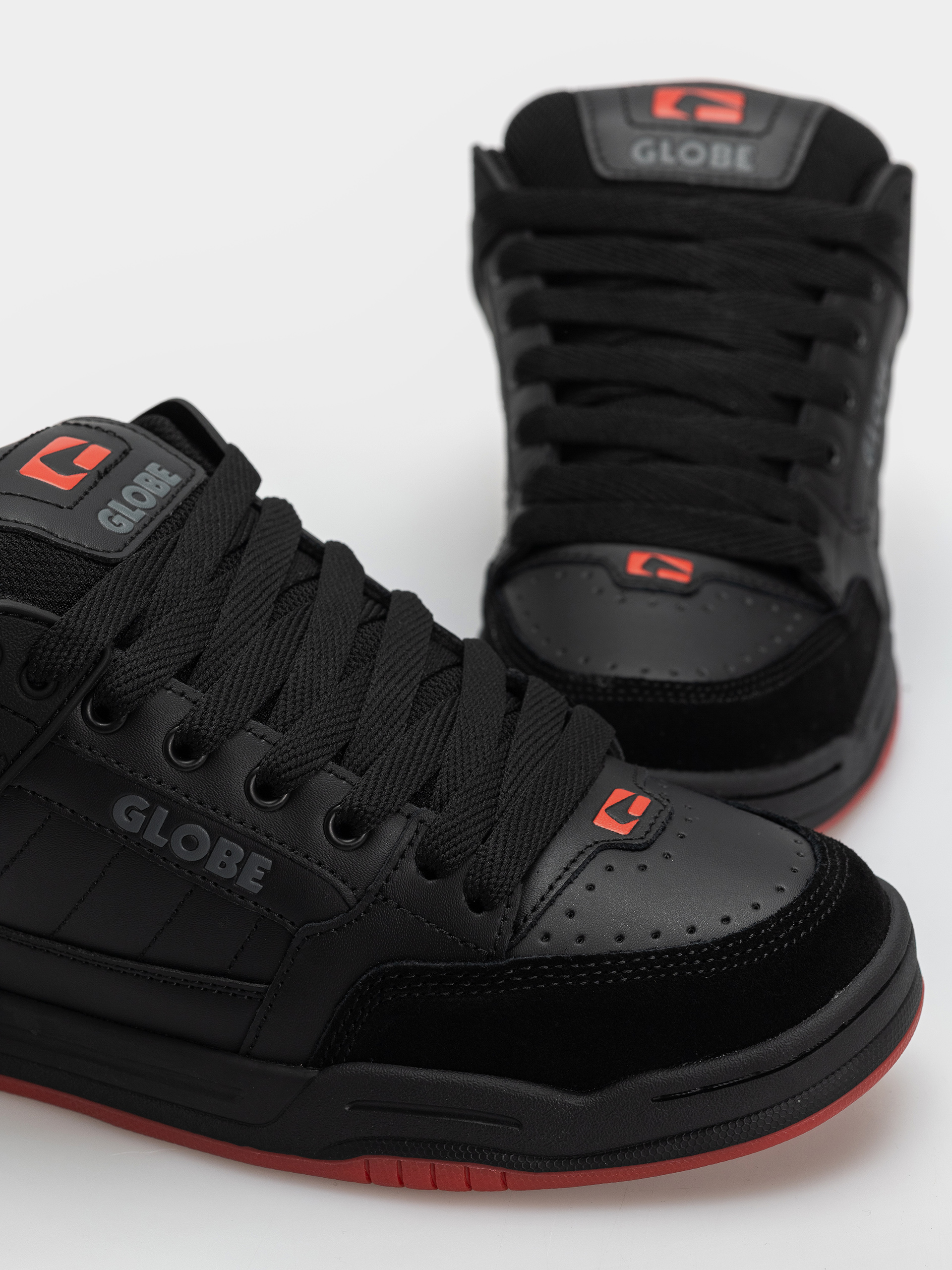 Обувки Globe Tilt (black/red/charcoal)