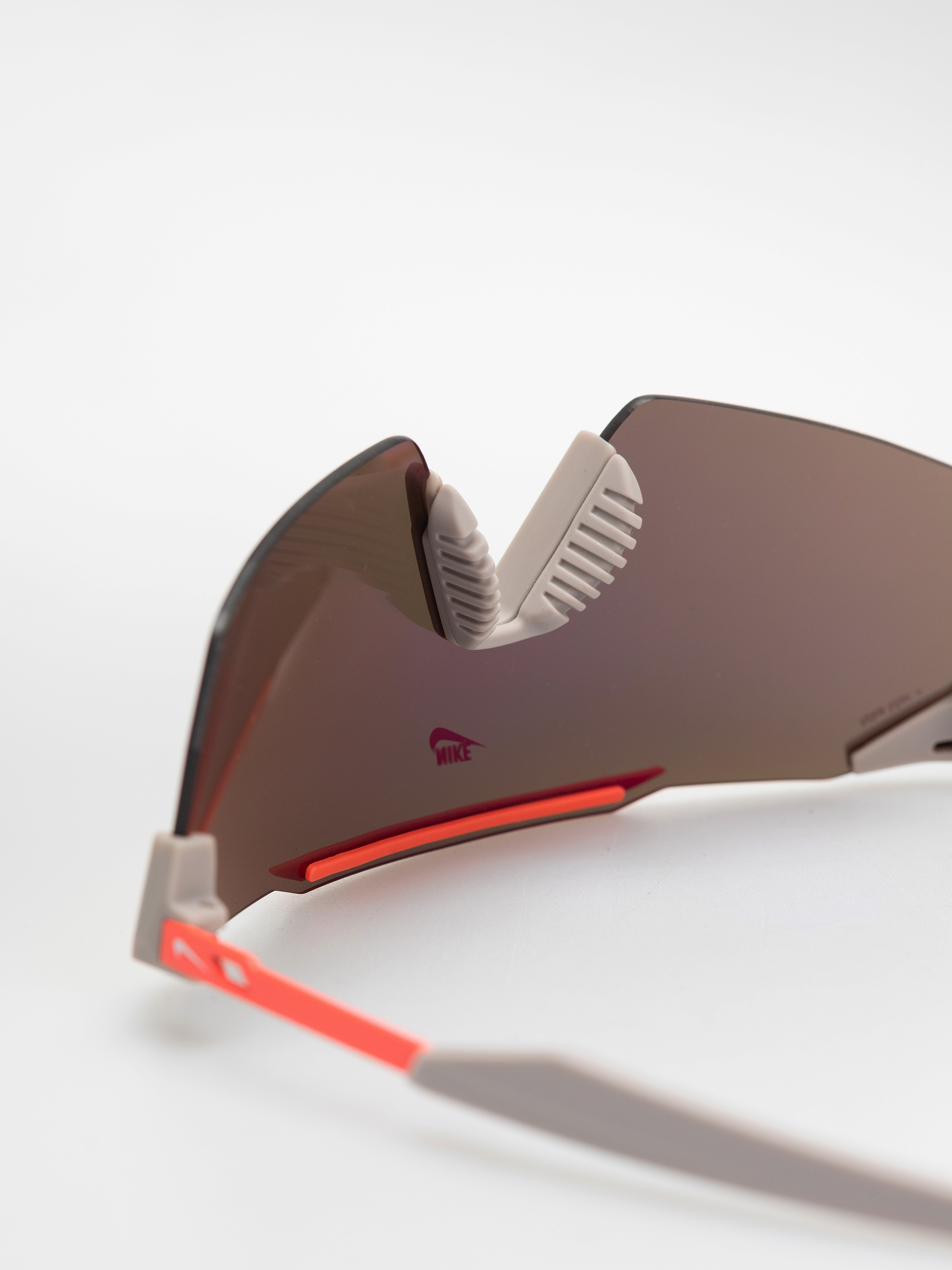 Слънчеви очила Nike Limitless Shield (college grey/orange mirror)