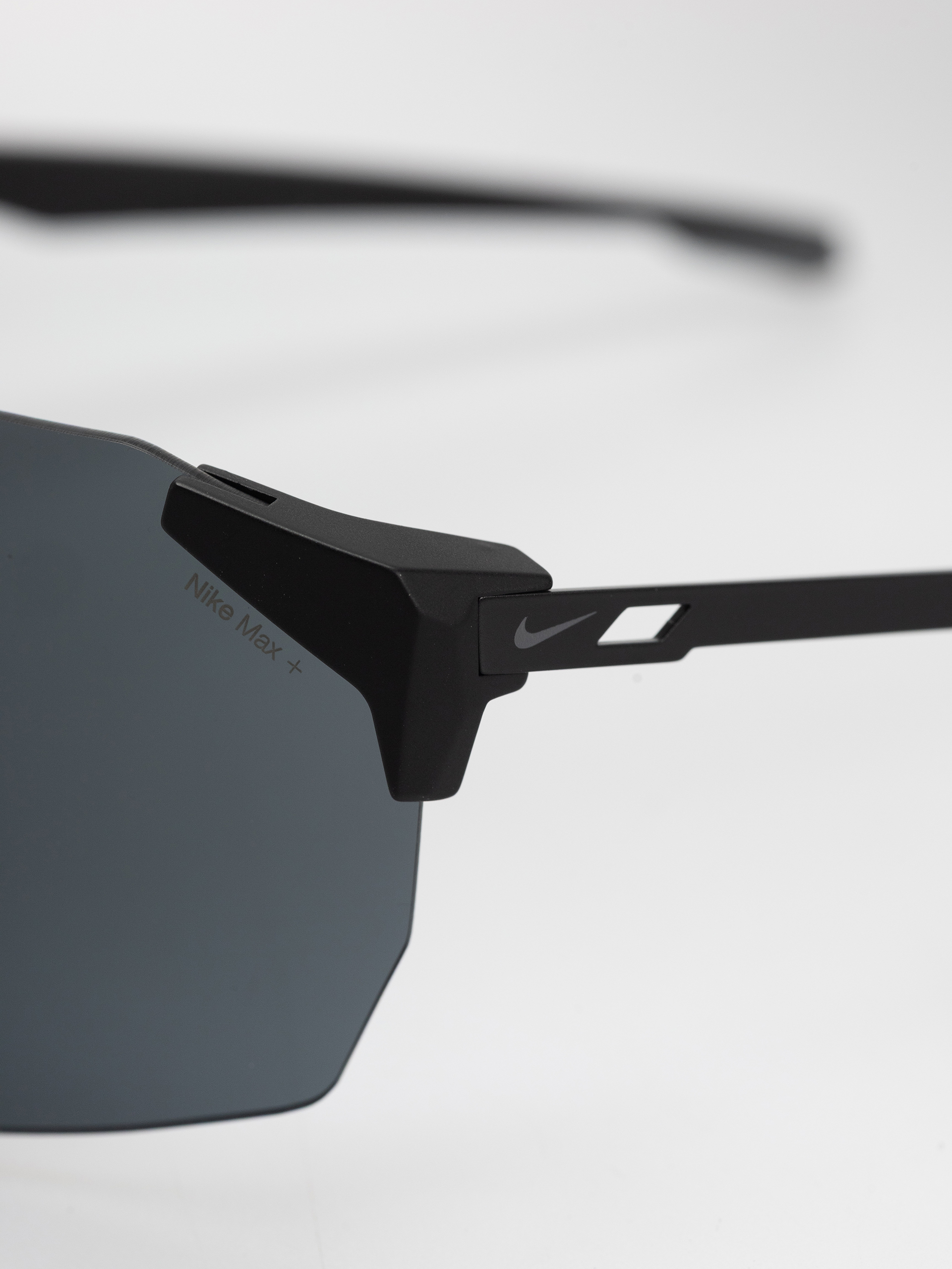 Слънчеви очила Nike Limitless Shield (matte black/grey)