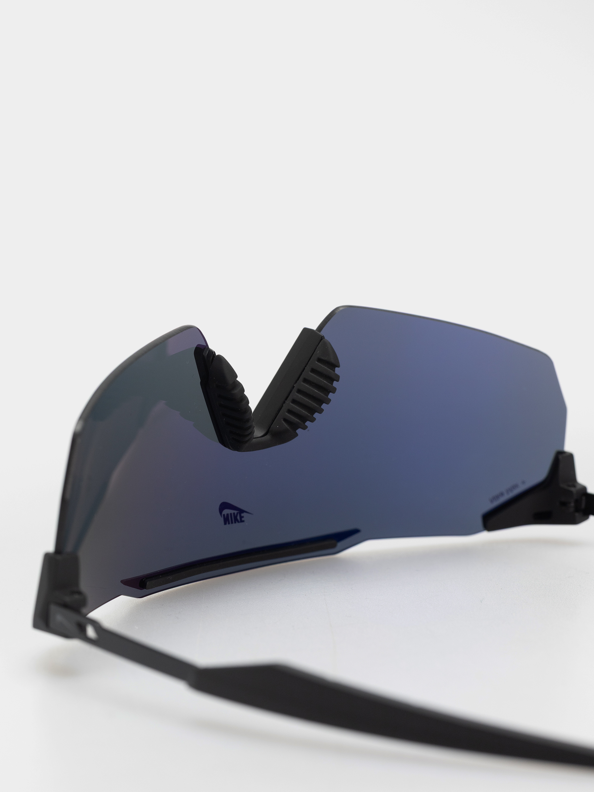 Слънчеви очила Nike Limitless Shield (matte black/grey)