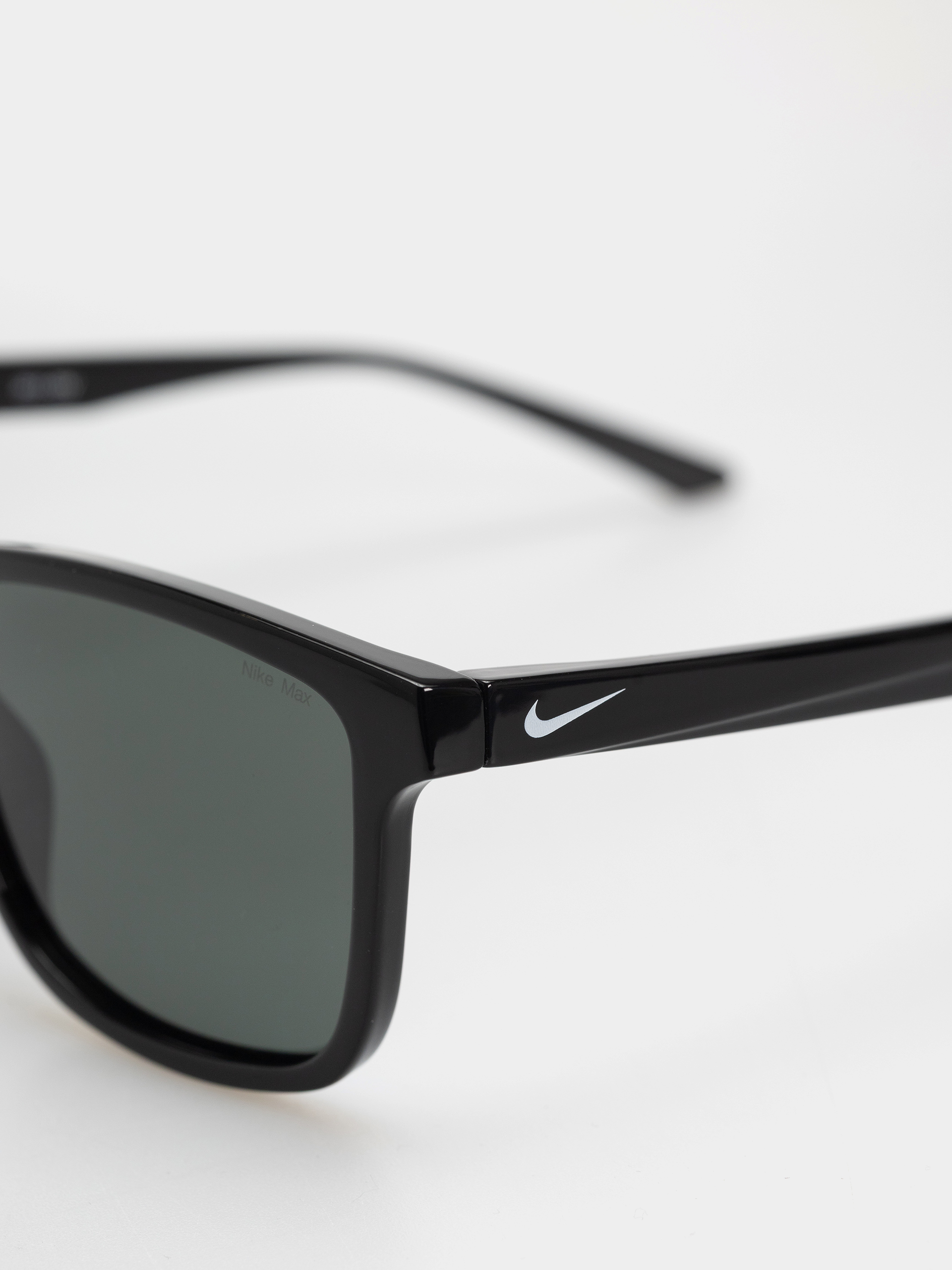 Слънчеви очила Nike Vital Core P (black/polar green)