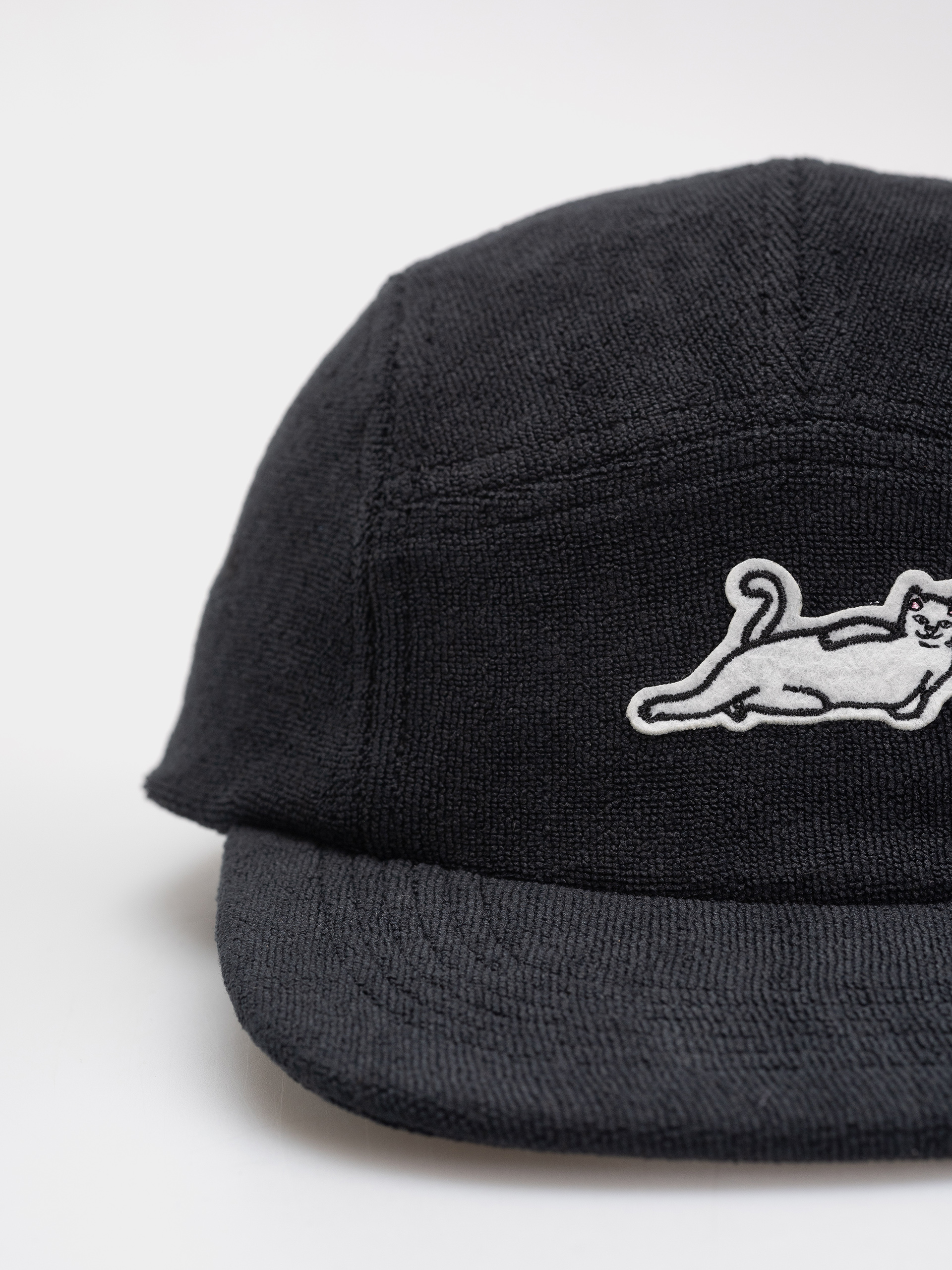 Шапка с козирка RipNDip Castanza Camper (black)