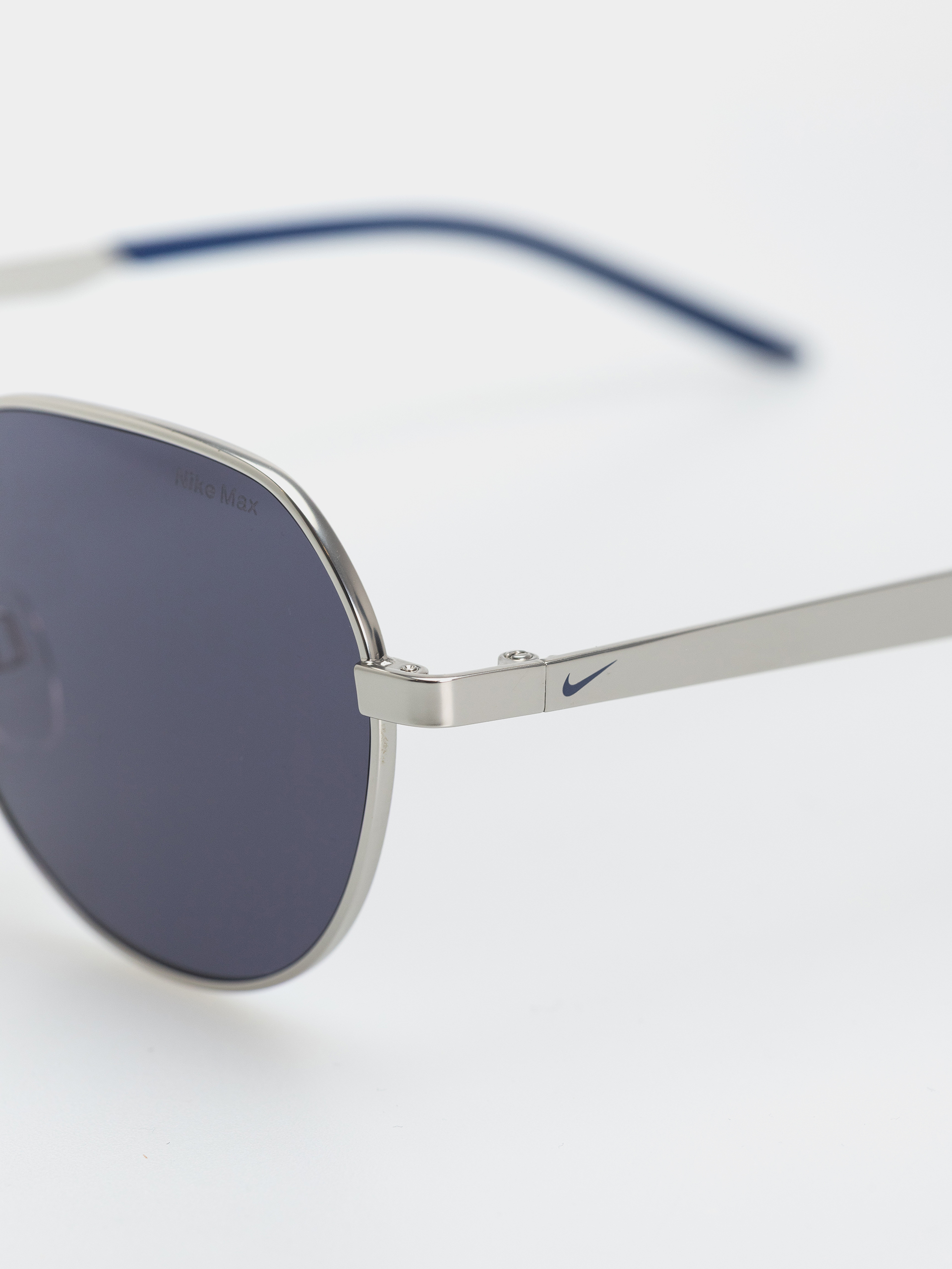 Слънчеви очила Nike Traveler Trend (satin silver/blue)