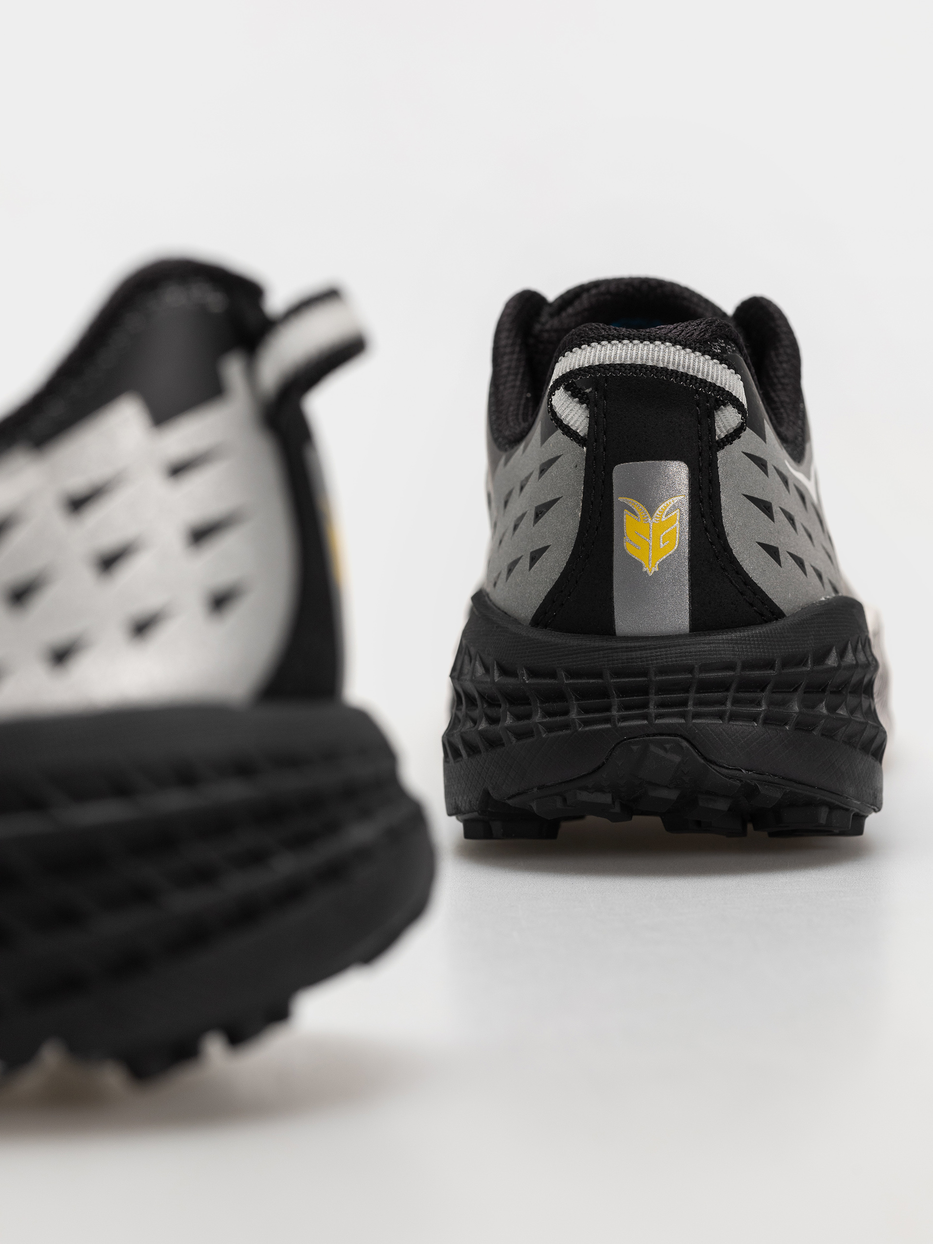 Обувки Hoka Speedgoat 2 TS (black/stardust)