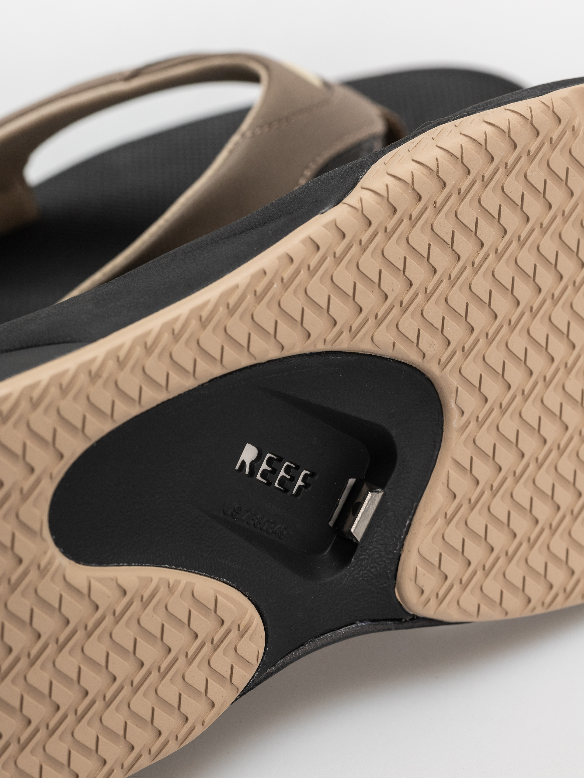 Джапанки Reef Fanning (fossil/raven)