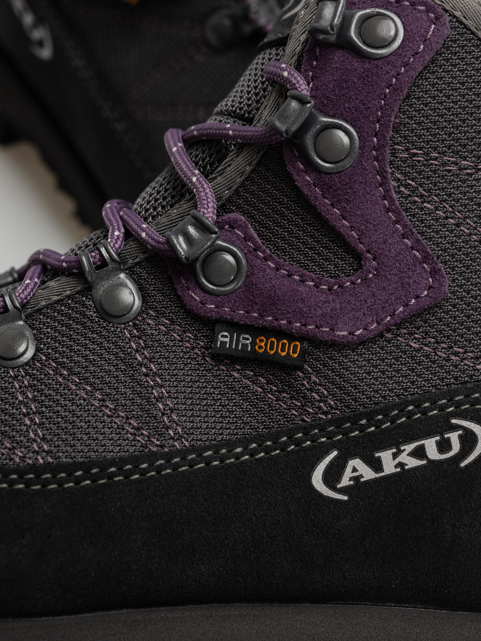 Обувки AKU Trekker Lite III GTX Wmn (anthracite/violet)