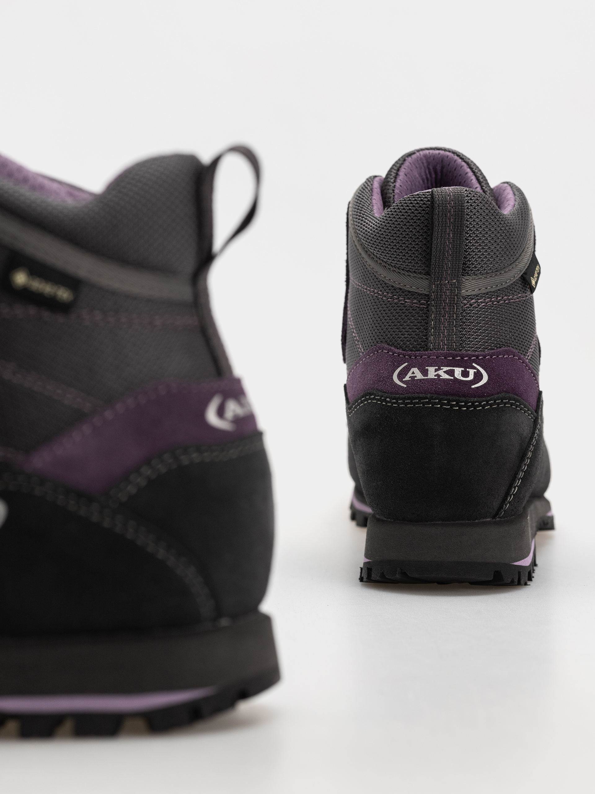 Обувки AKU Trekker Lite III GTX Wmn (anthracite/violet)