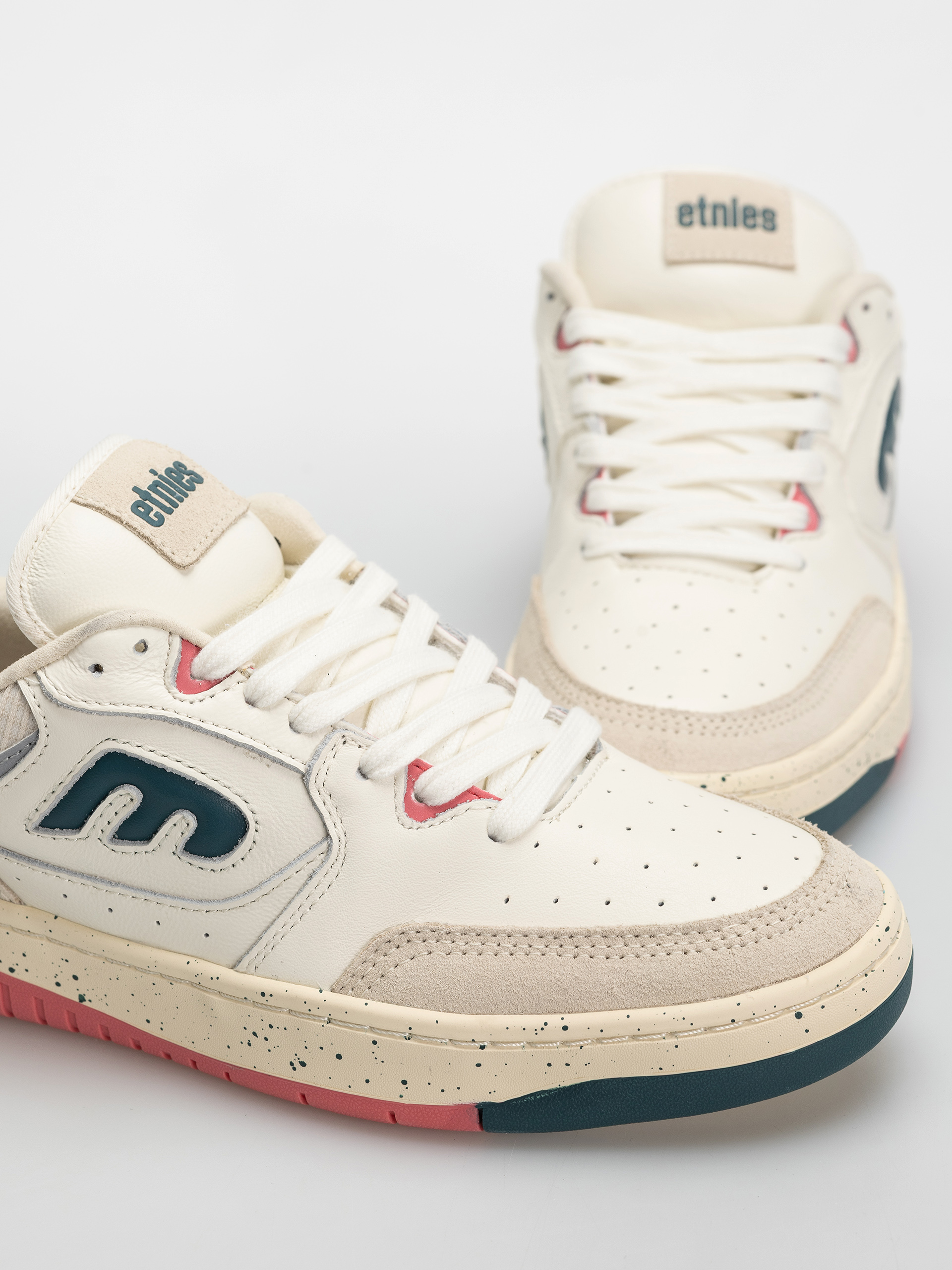 Обувки Etnies Loot (white/pink blue)