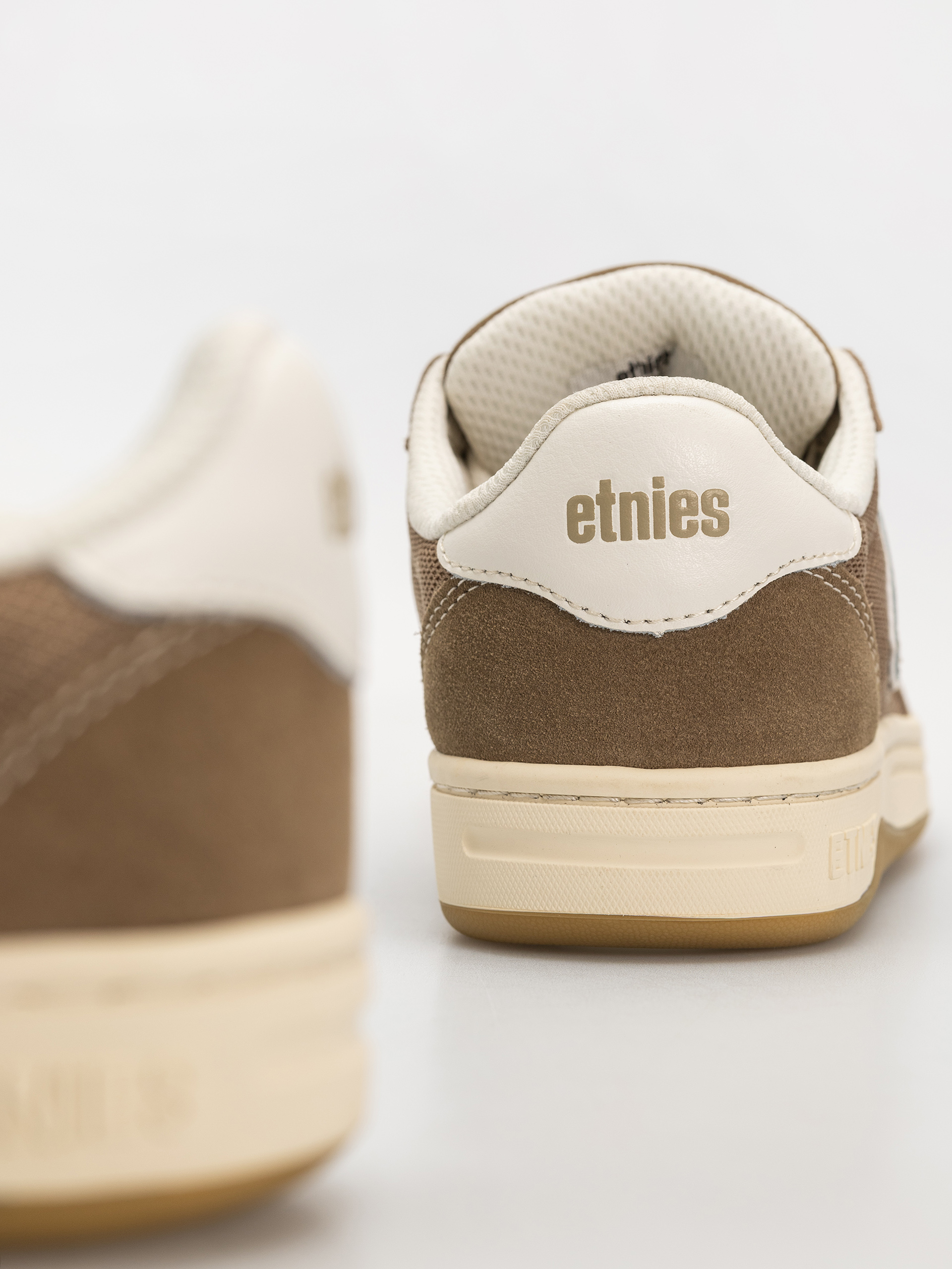 Обувки Etnies Locut (brown)
