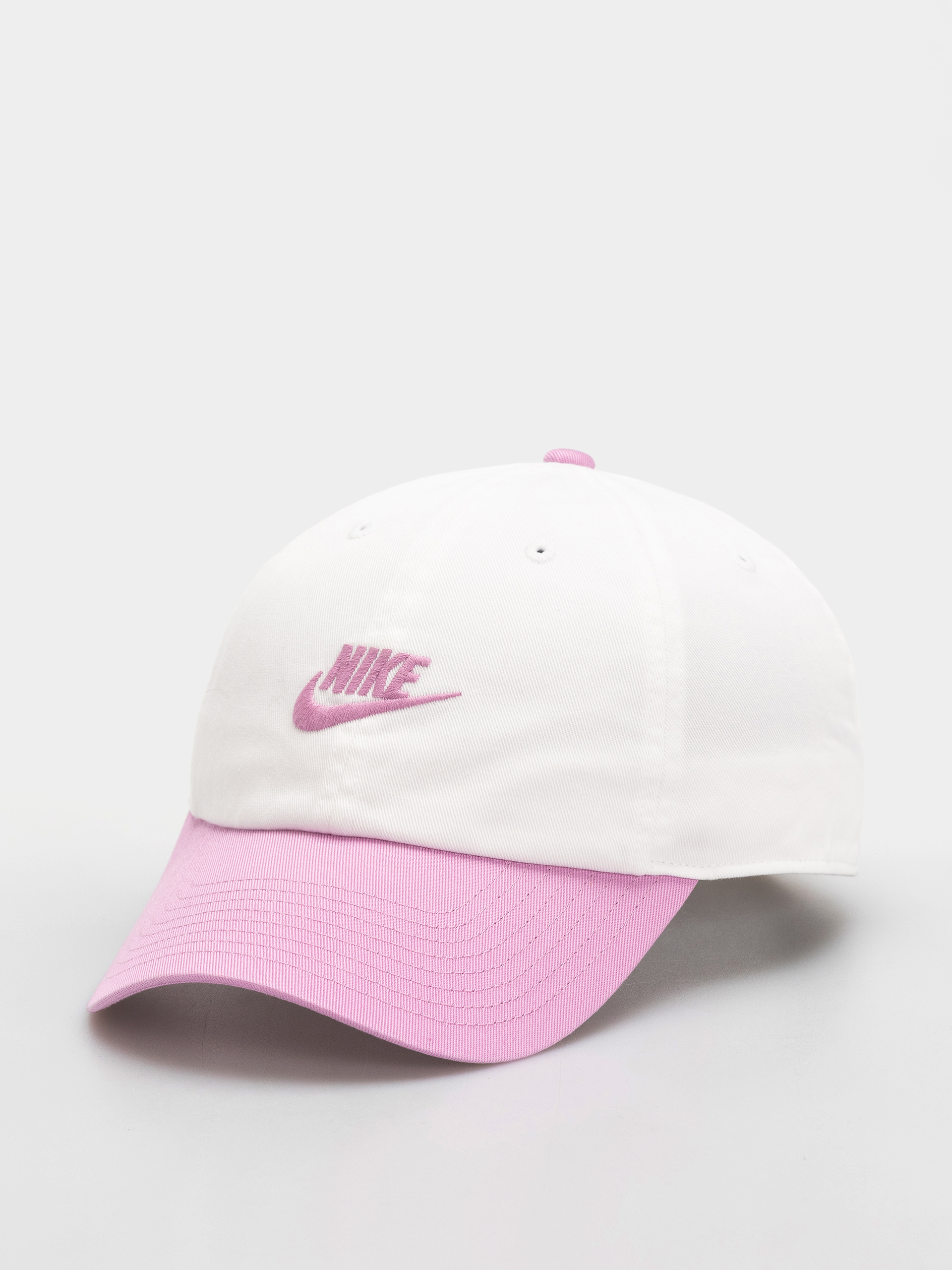 Шапка с козирка Nike SB Club (white/lt magenta/lt magenta)