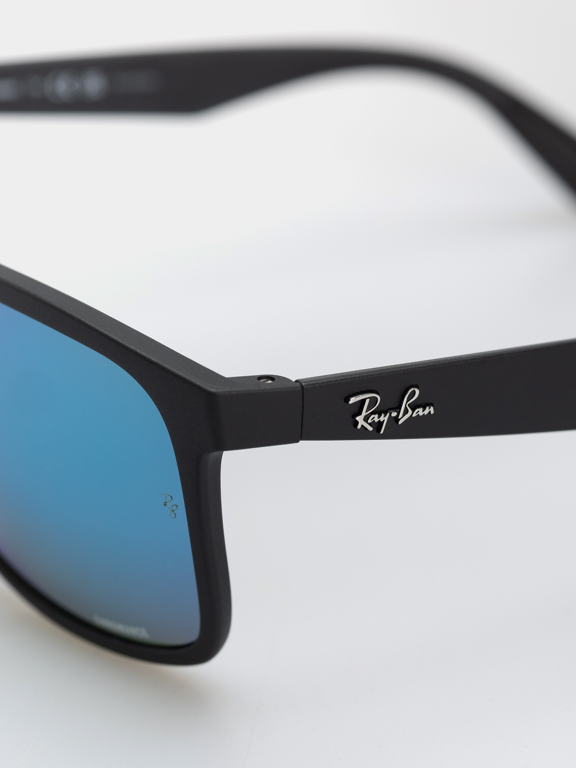Слънчеви очила Ray-Ban Rb4264 Polarized (matowy czarny/blue polarized)