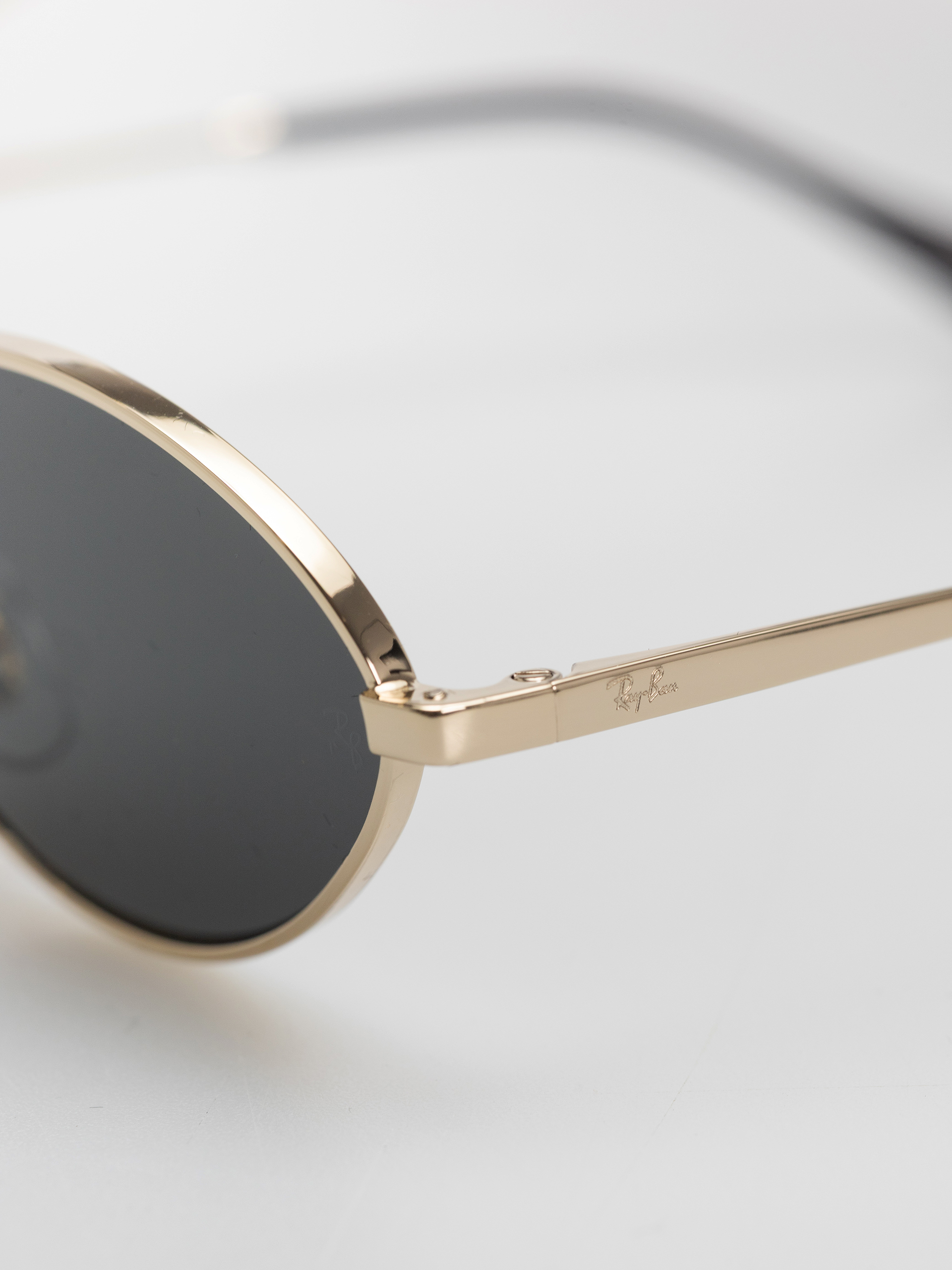 Слънчеви очила Ray-Ban Kai (polerowany jasne złoto/ciemnoszary)