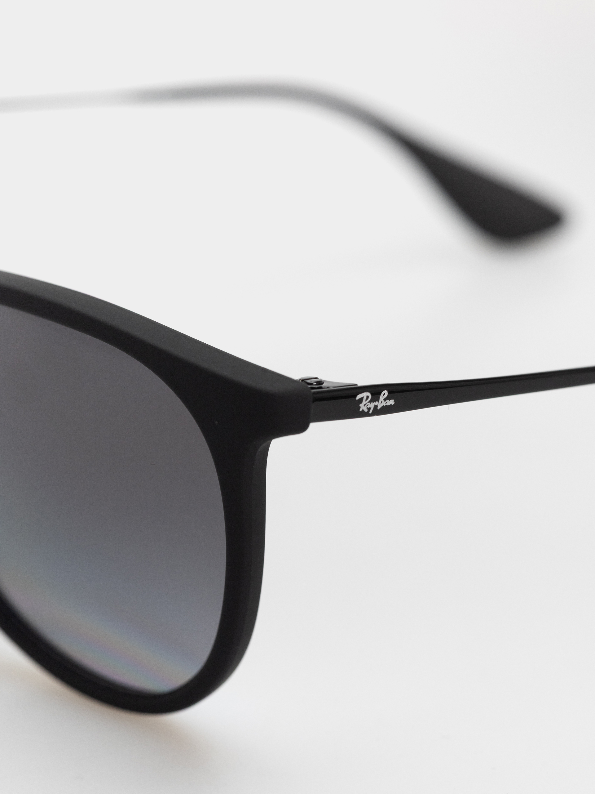 Слънчеви очила Ray-Ban Erika (matowy guma czarny/polaryzacyjne szary)