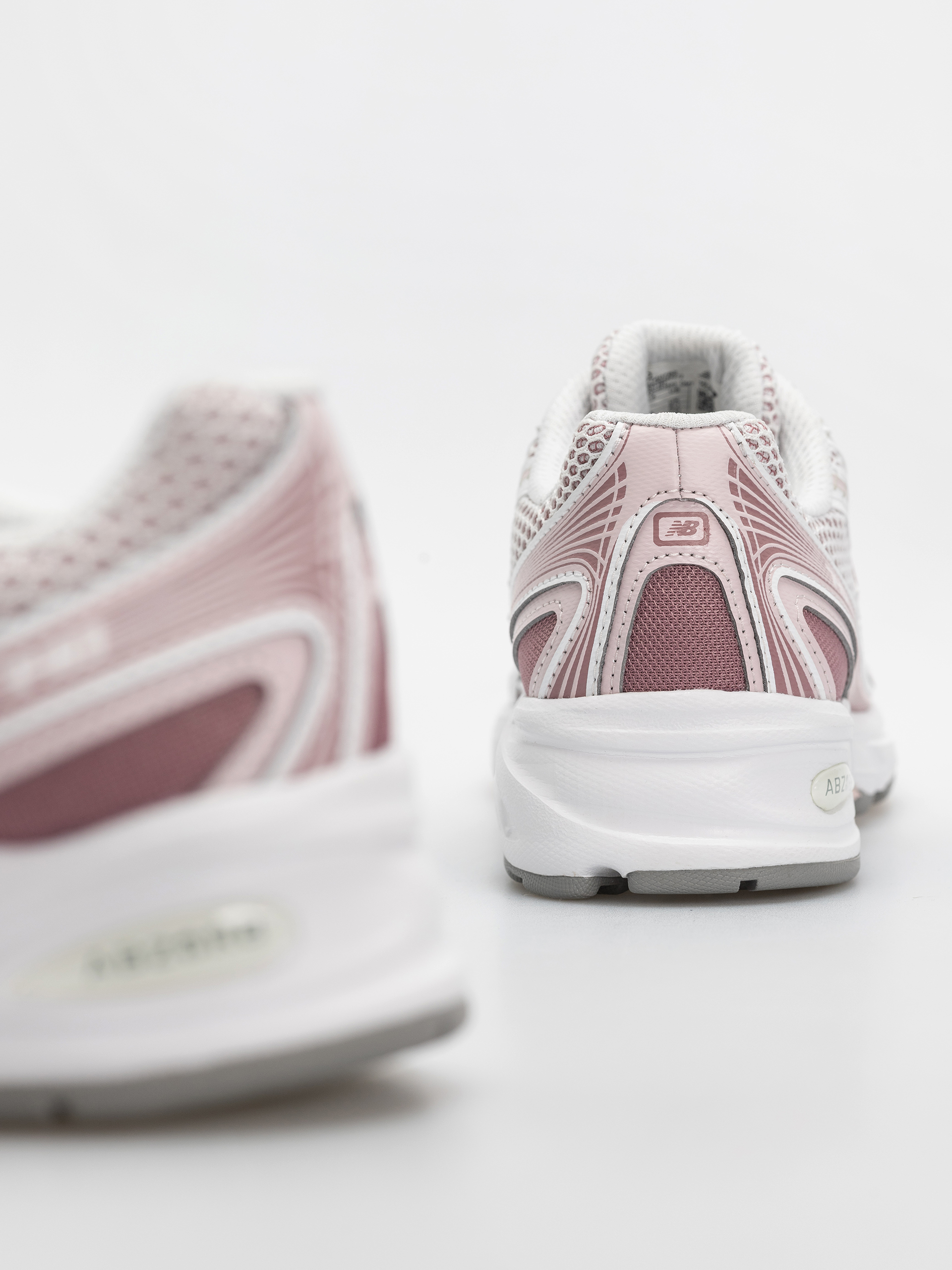 Обувки New Balance 740 (rosewood/103 white)